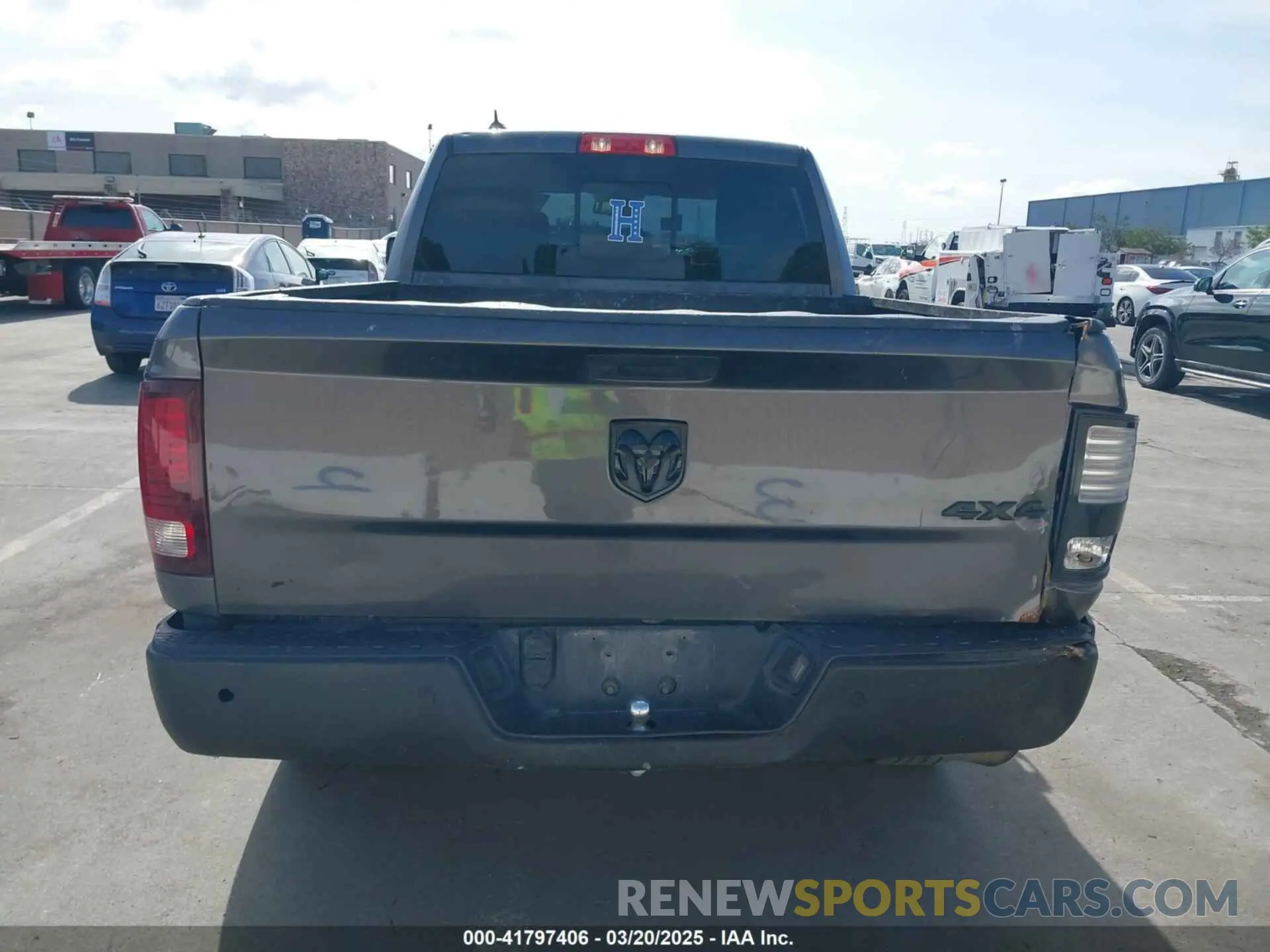 16 fotografías del automóvil dañado 1C6RR7GGXKS617350 RAM 1500 CLASSIC 2019