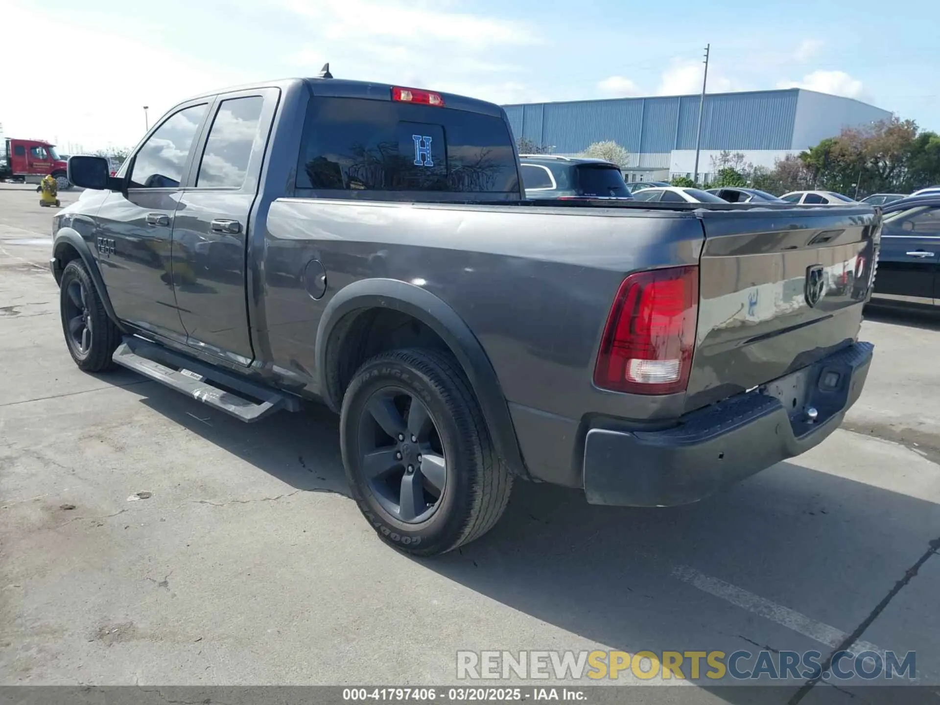 3 fotografías del automóvil dañado 1C6RR7GGXKS617350 RAM 1500 CLASSIC 2019