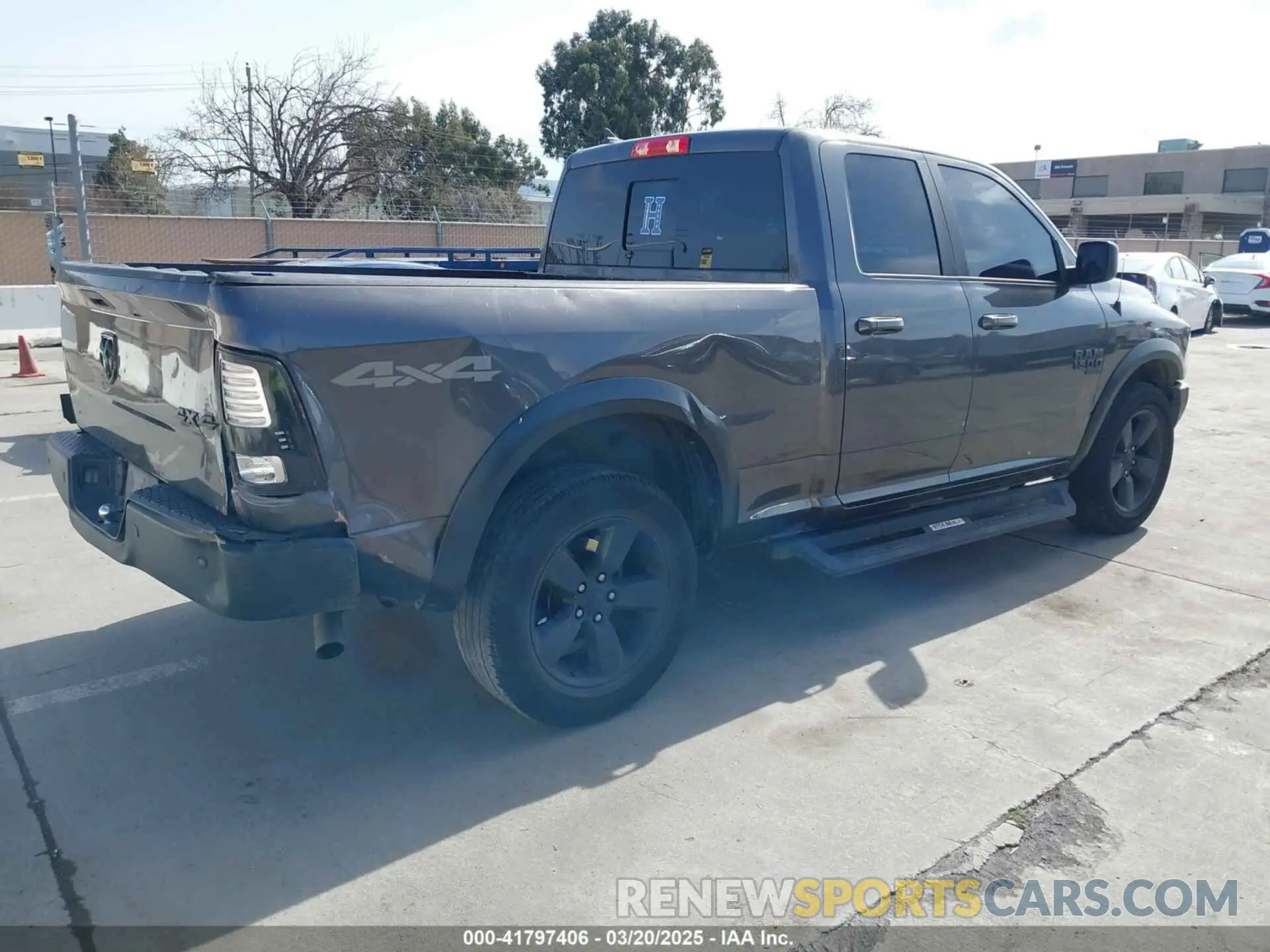 4 fotografías del automóvil dañado 1C6RR7GGXKS617350 RAM 1500 CLASSIC 2019