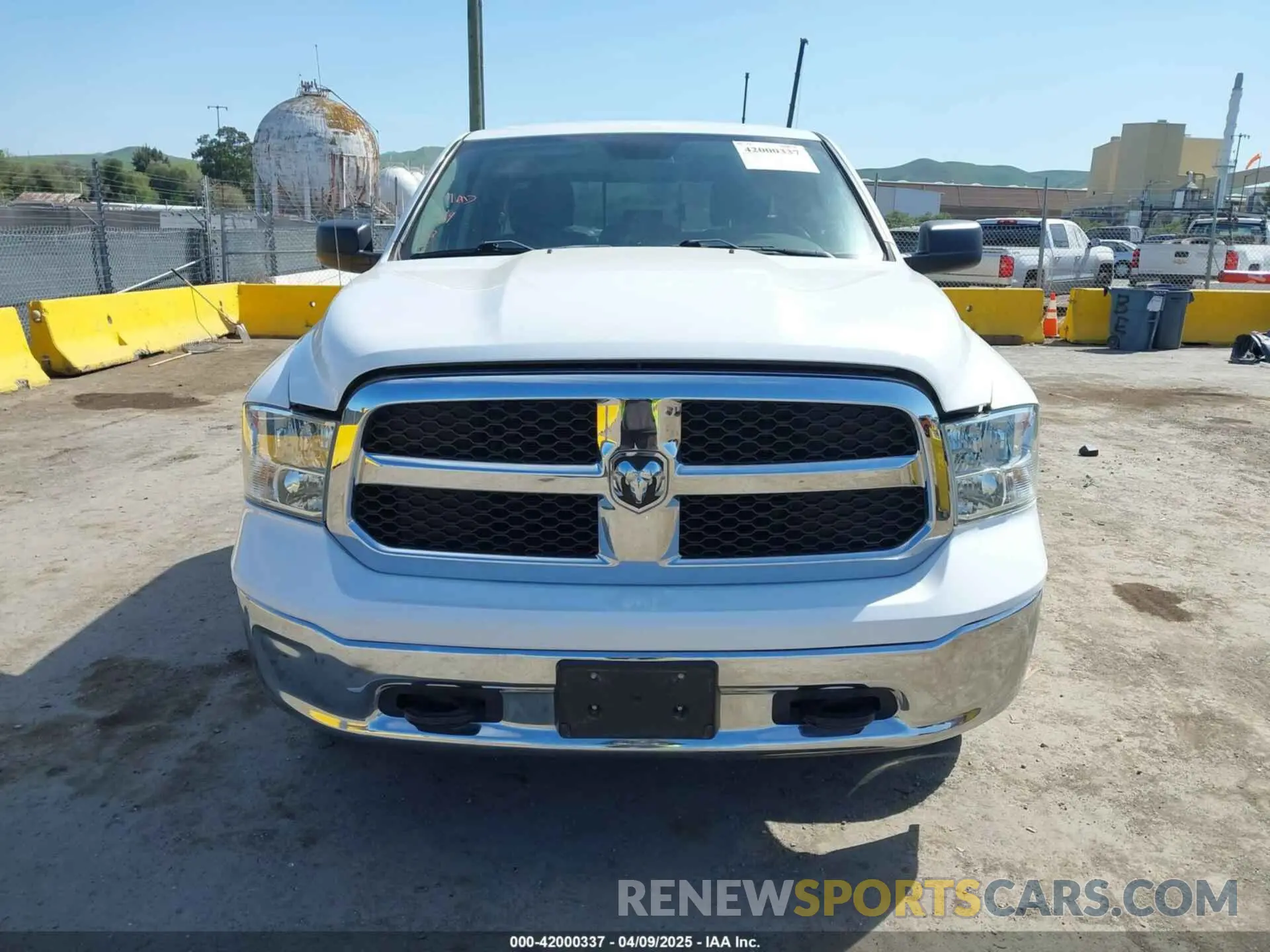 12 fotografías del automóvil dañado 1C6RR7GTXKS587196 RAM 1500 CLASSIC 2019