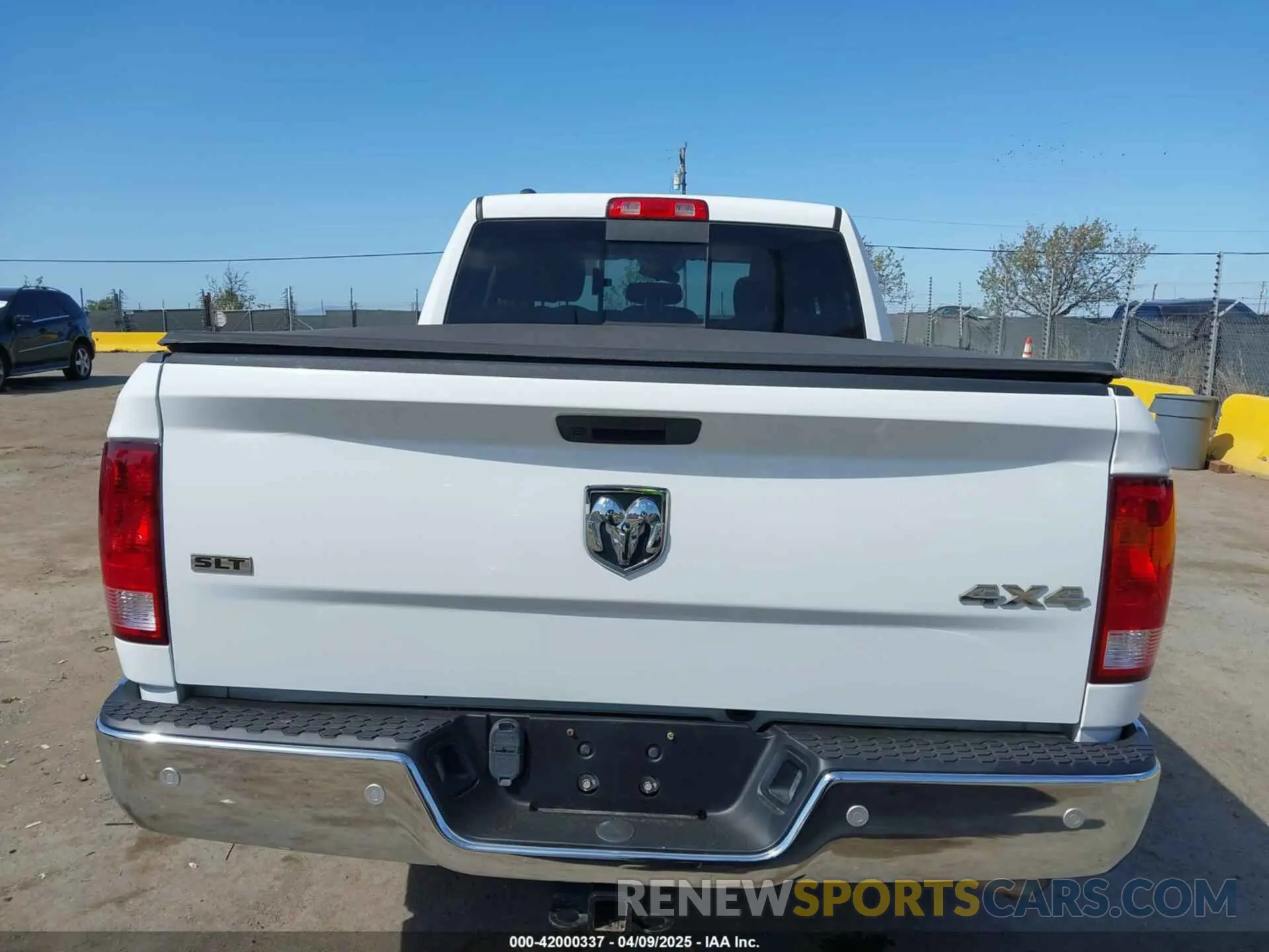 16 fotografías del automóvil dañado 1C6RR7GTXKS587196 RAM 1500 CLASSIC 2019