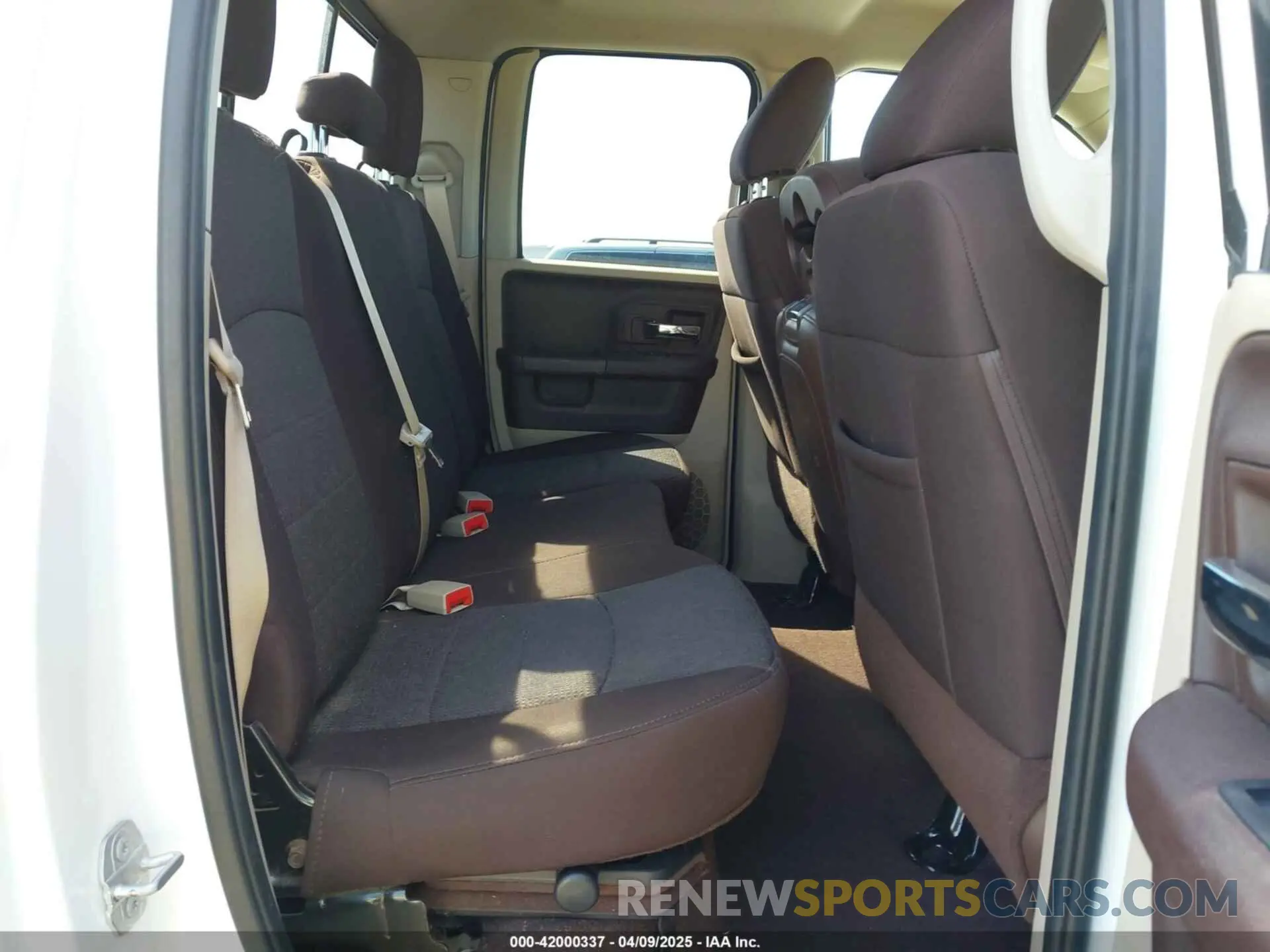 8 fotografías del automóvil dañado 1C6RR7GTXKS587196 RAM 1500 CLASSIC 2019
