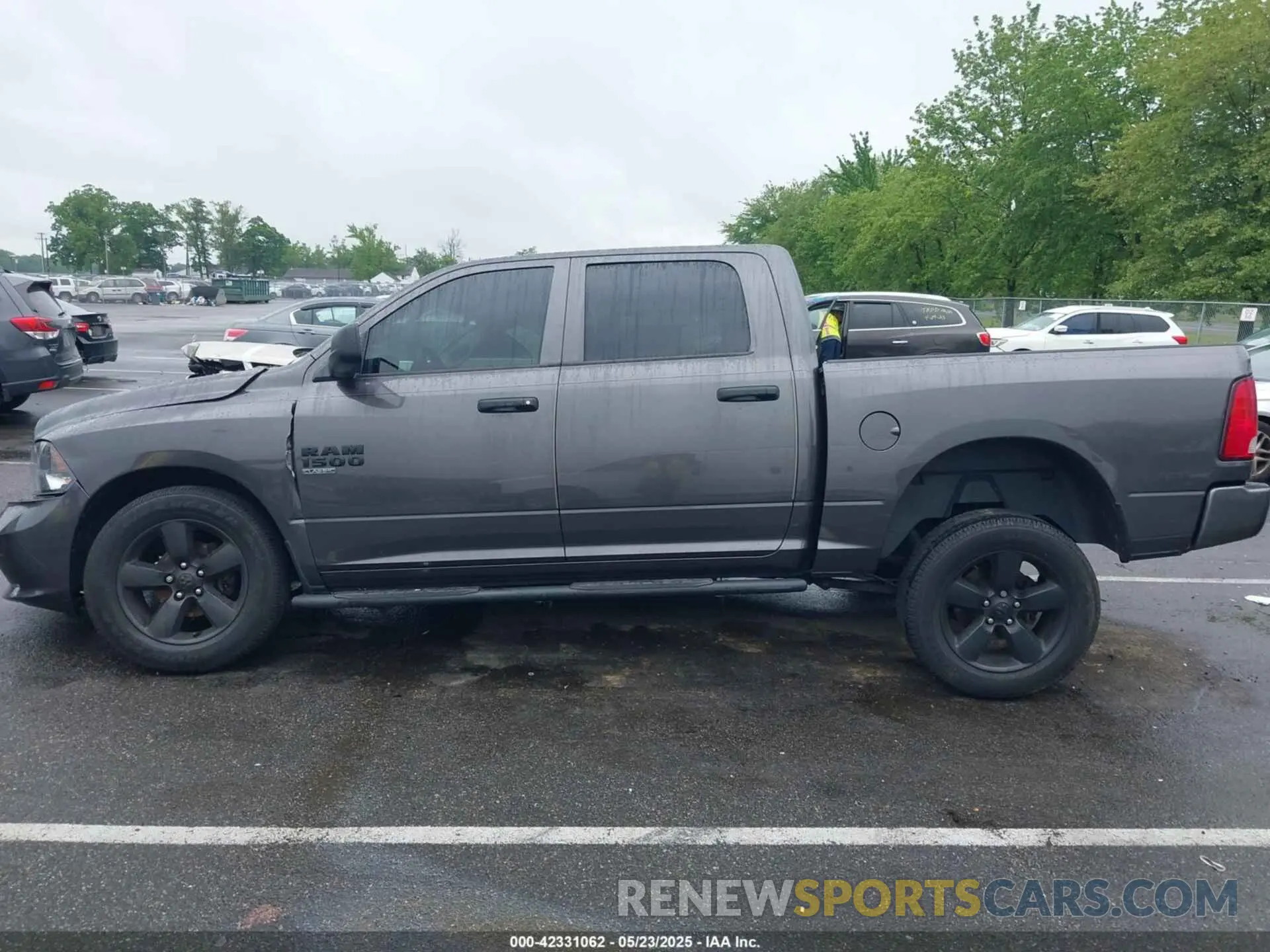 14 fotografías del automóvil dañado 1C6RR7KG9KS520387 RAM 1500 CLASSIC 2019