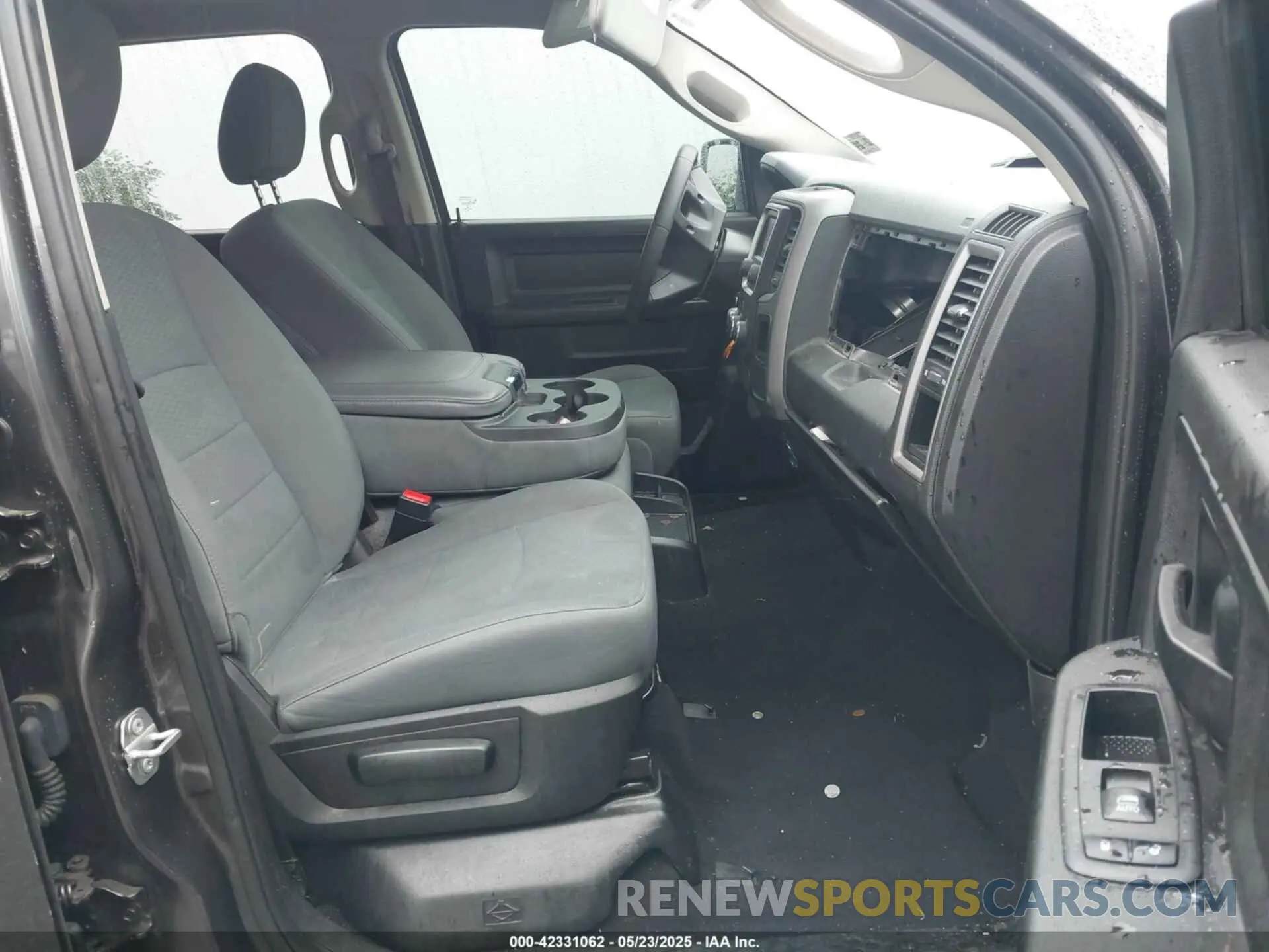 5 fotografías del automóvil dañado 1C6RR7KG9KS520387 RAM 1500 CLASSIC 2019