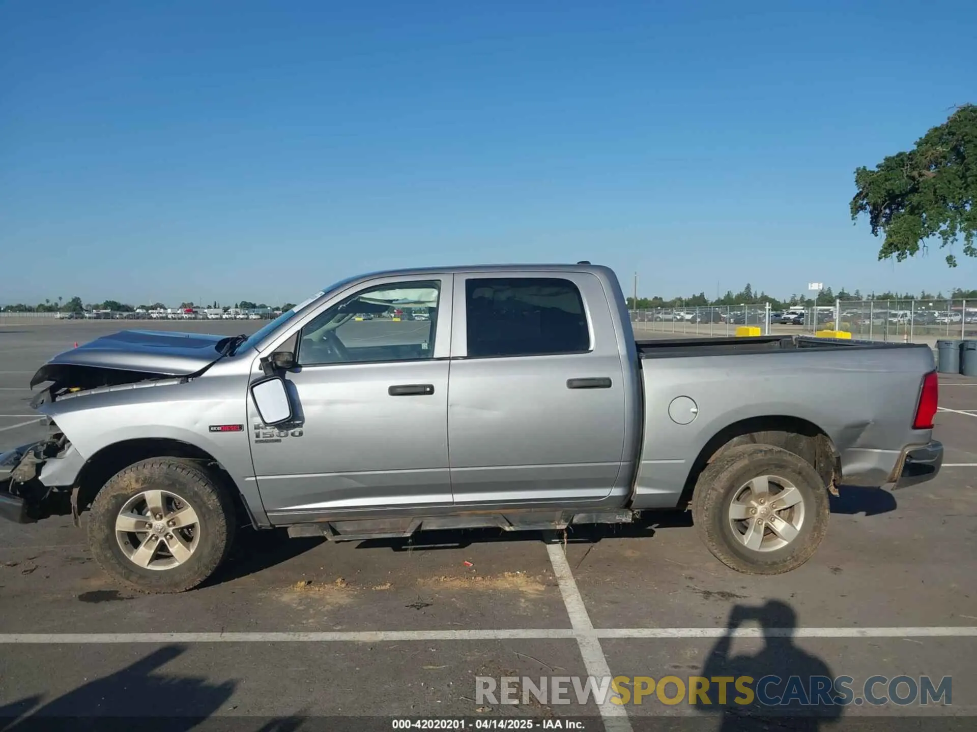 14 fotografías del automóvil dañado 1C6RR7KM7KS726166 RAM 1500 CLASSIC 2019