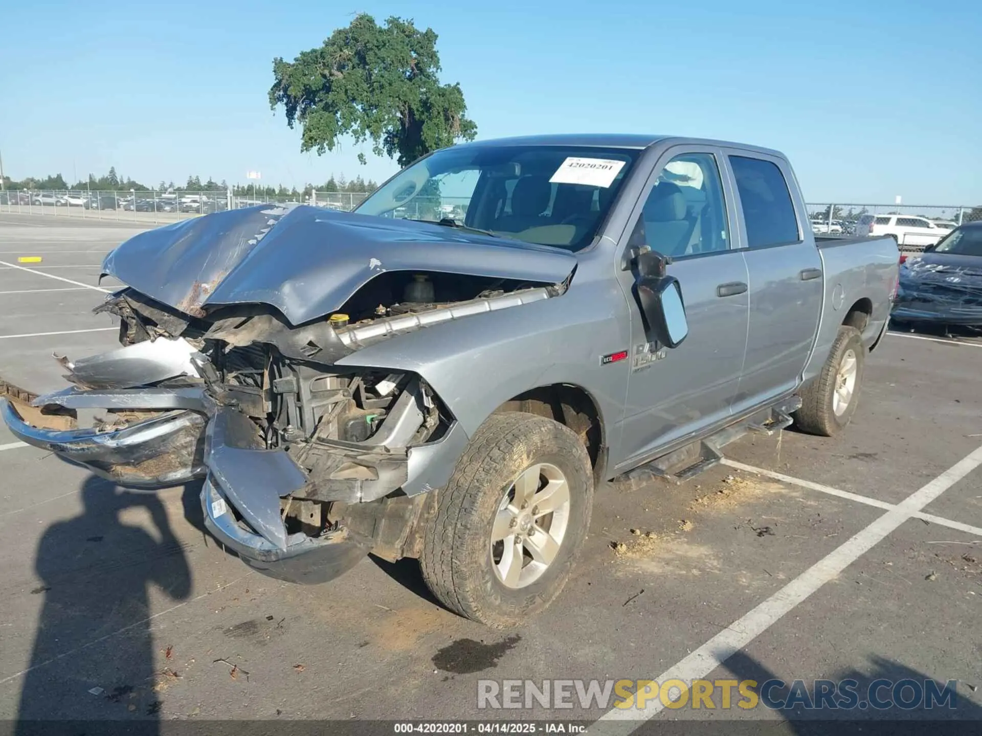 2 fotografías del automóvil dañado 1C6RR7KM7KS726166 RAM 1500 CLASSIC 2019