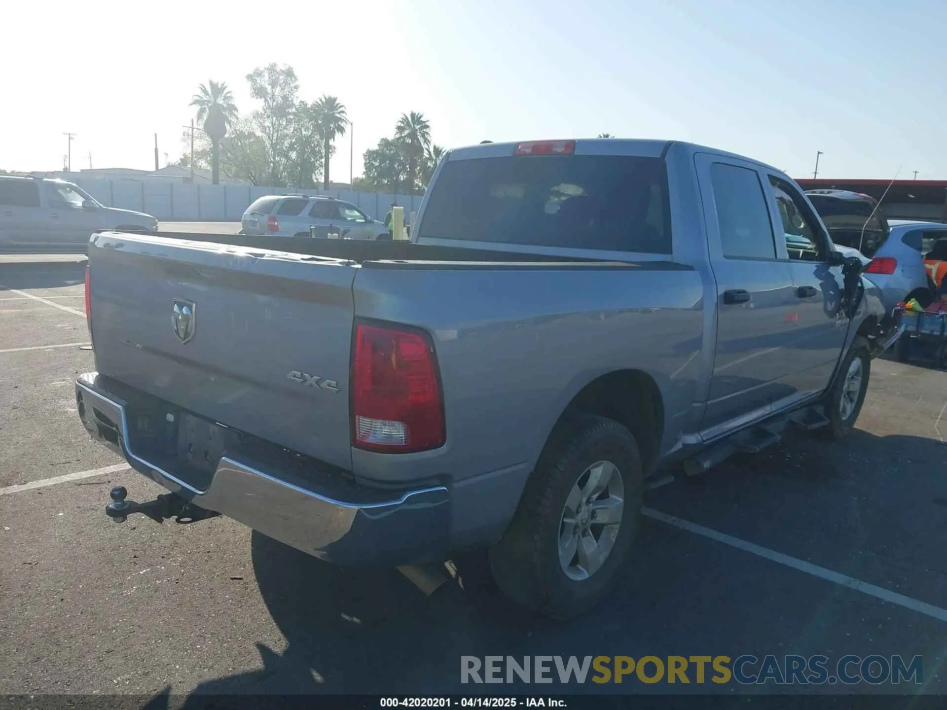 4 fotografías del automóvil dañado 1C6RR7KM7KS726166 RAM 1500 CLASSIC 2019