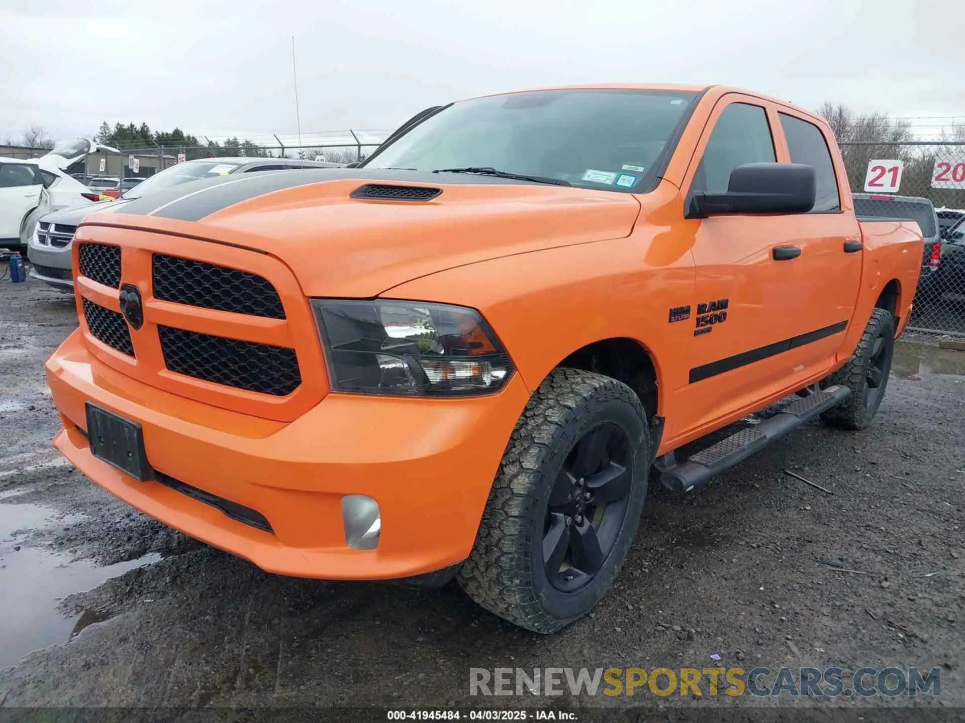 2 fotografías del automóvil dañado 1C6RR7KT0KS611674 RAM 1500 CLASSIC 2019