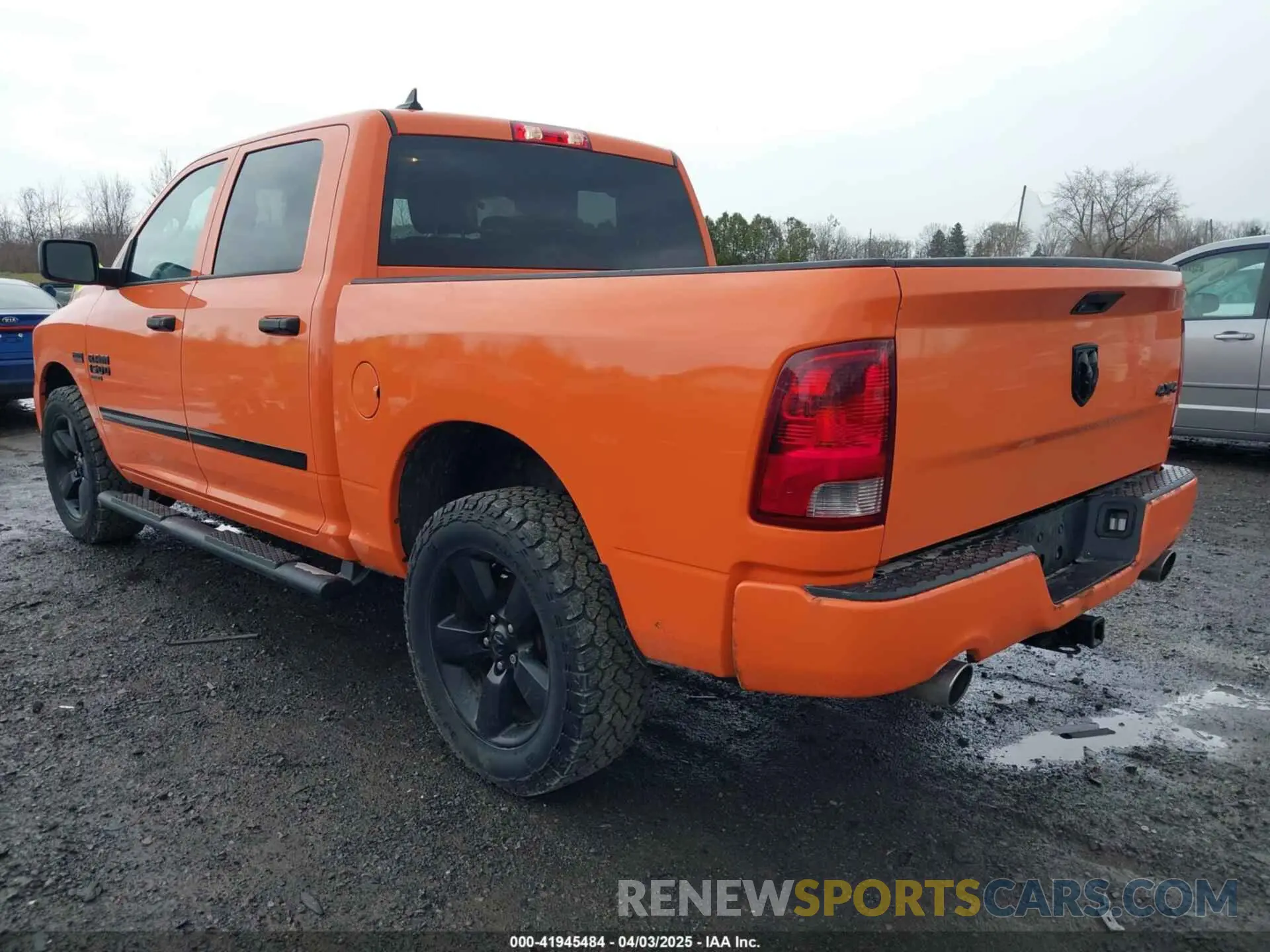3 fotografías del automóvil dañado 1C6RR7KT0KS611674 RAM 1500 CLASSIC 2019