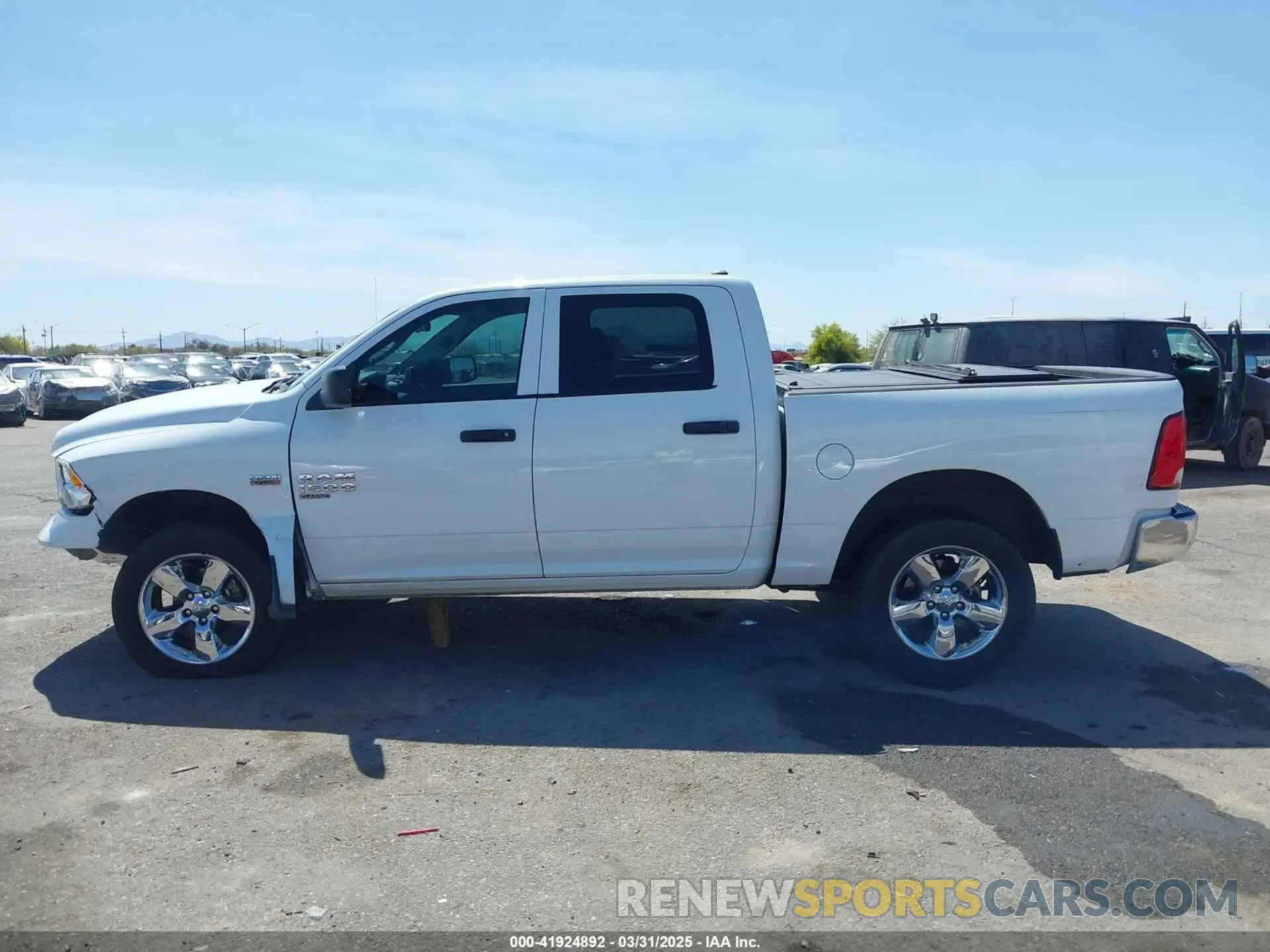 14 fotografías del automóvil dañado 1C6RR7KT5KS742762 RAM 1500 CLASSIC 2019