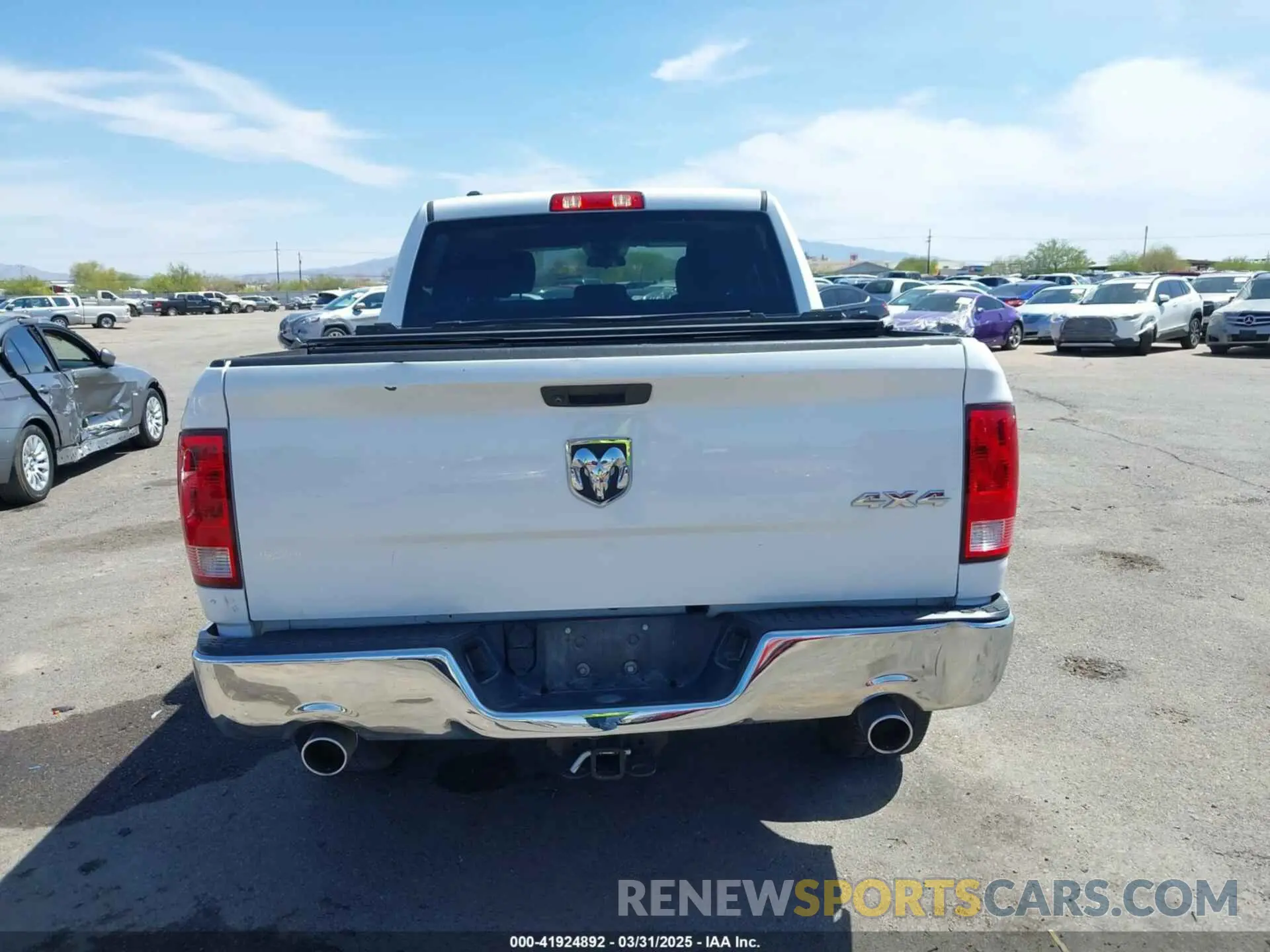 16 fotografías del automóvil dañado 1C6RR7KT5KS742762 RAM 1500 CLASSIC 2019