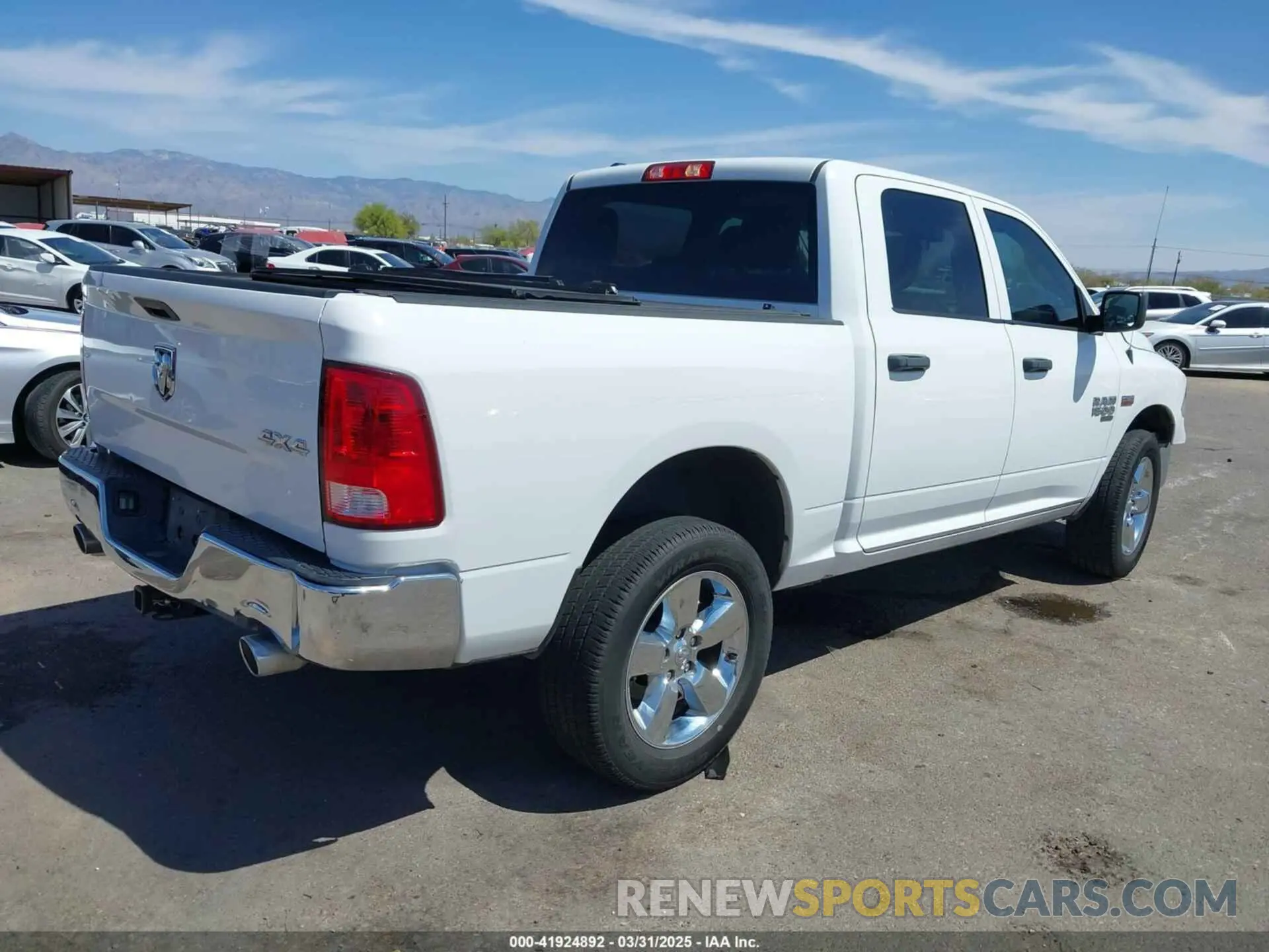 4 fotografías del automóvil dañado 1C6RR7KT5KS742762 RAM 1500 CLASSIC 2019