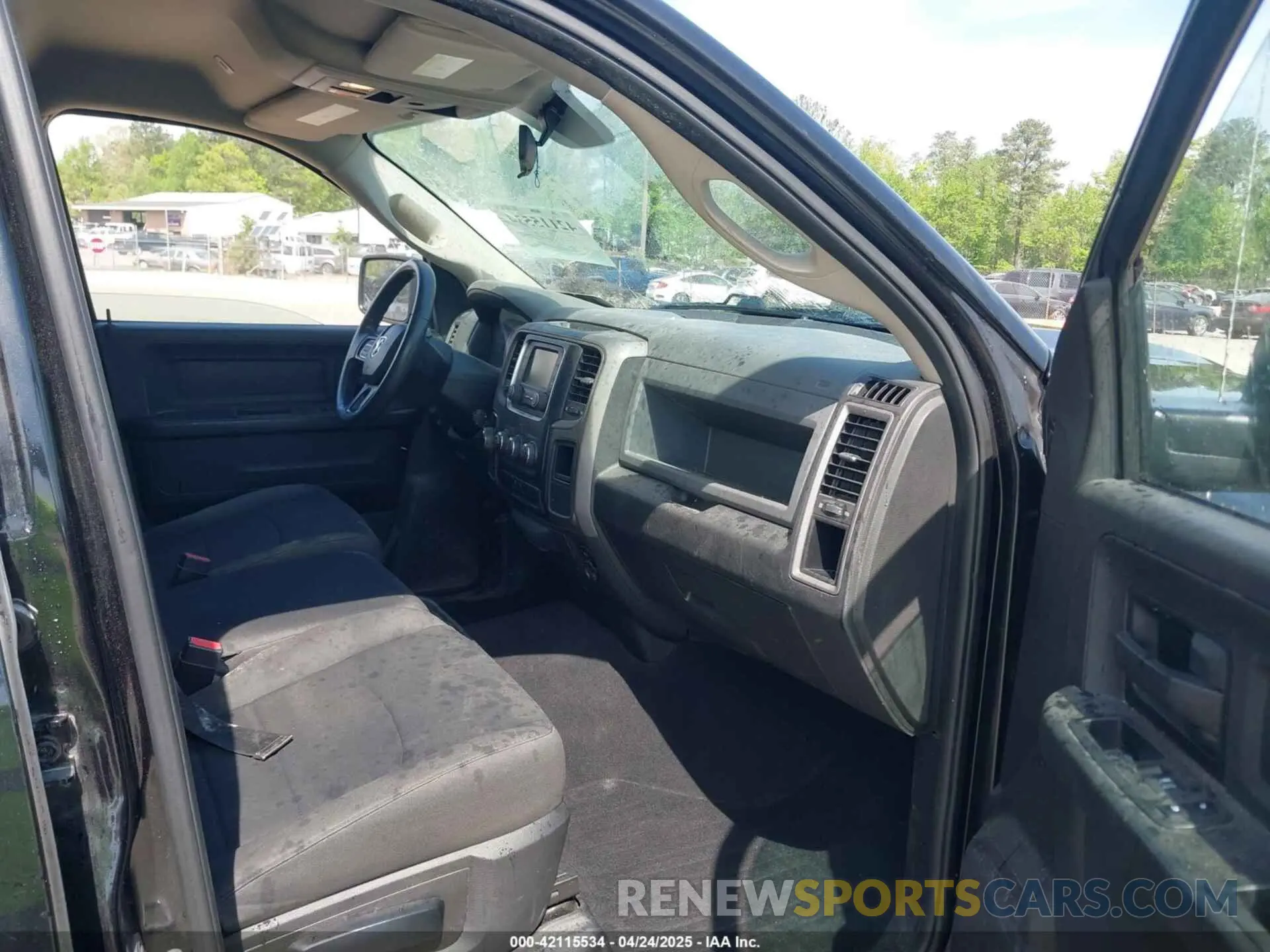 5 fotografías del automóvil dañado 1C6RR7KT7KS519977 RAM 1500 CLASSIC 2019