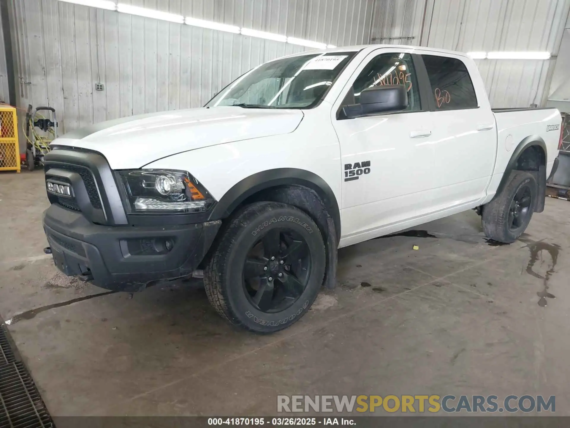 2 fotografías del automóvil dañado 1C6RR7LGXKS743195 RAM 1500 CLASSIC 2019