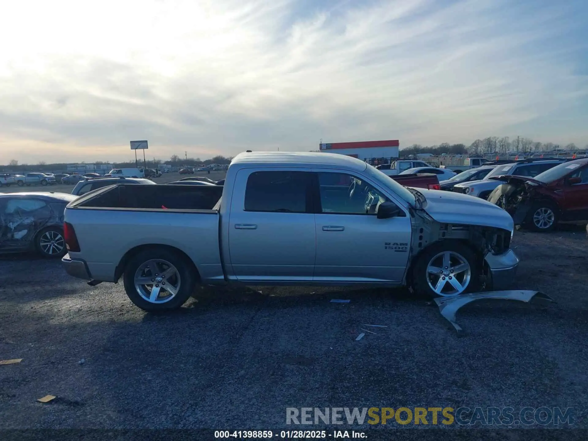 13 fotografías del automóvil dañado 1C6RR7LT4KS511558 RAM 1500 CLASSIC 2019