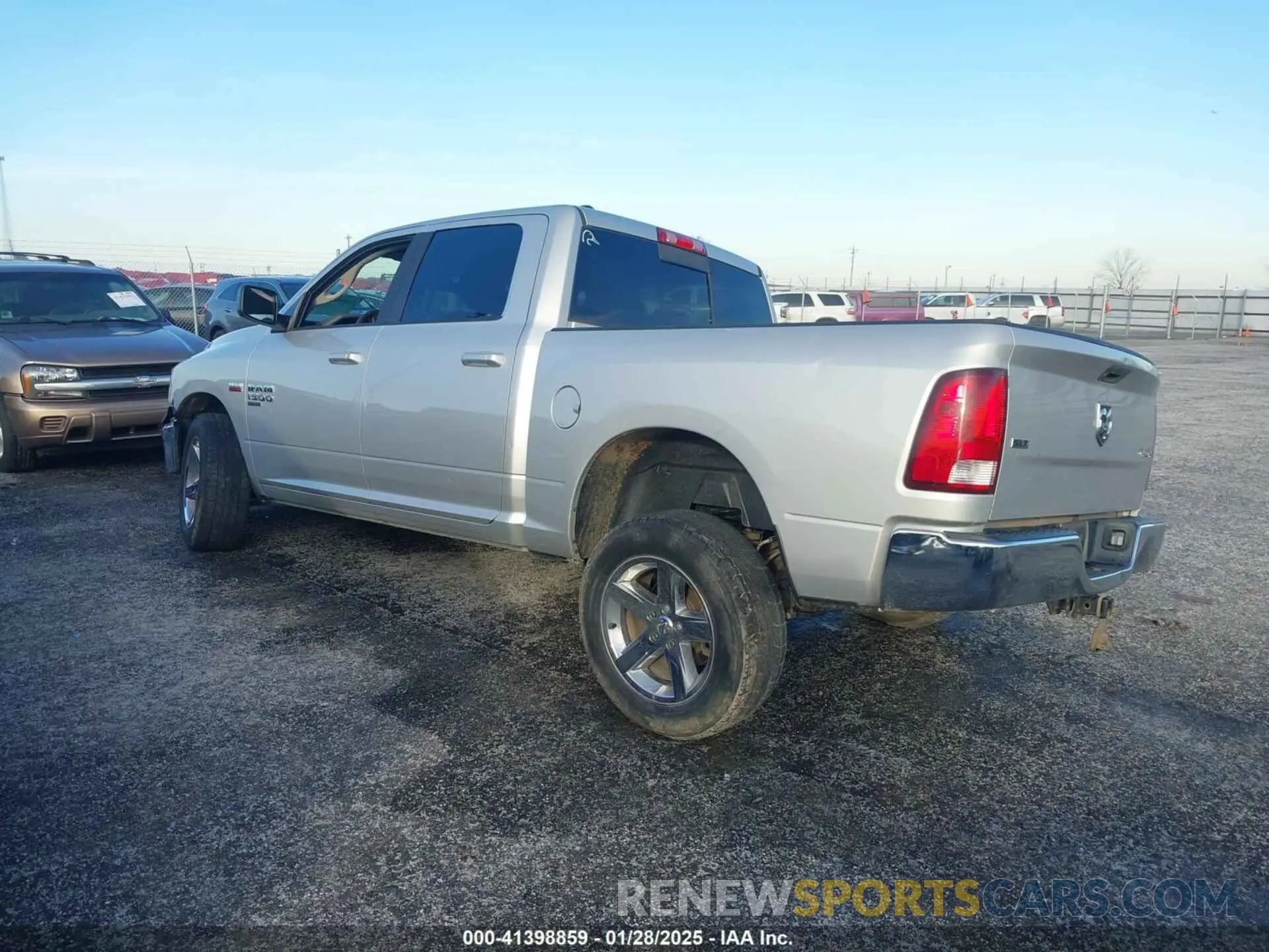 3 fotografías del automóvil dañado 1C6RR7LT4KS511558 RAM 1500 CLASSIC 2019