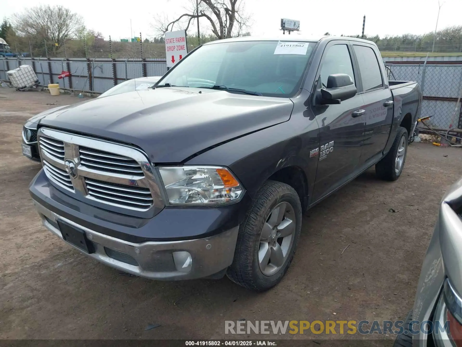 2 fotografías del automóvil dañado 1C6RR7LT5KS533875 RAM 1500 CLASSIC 2019