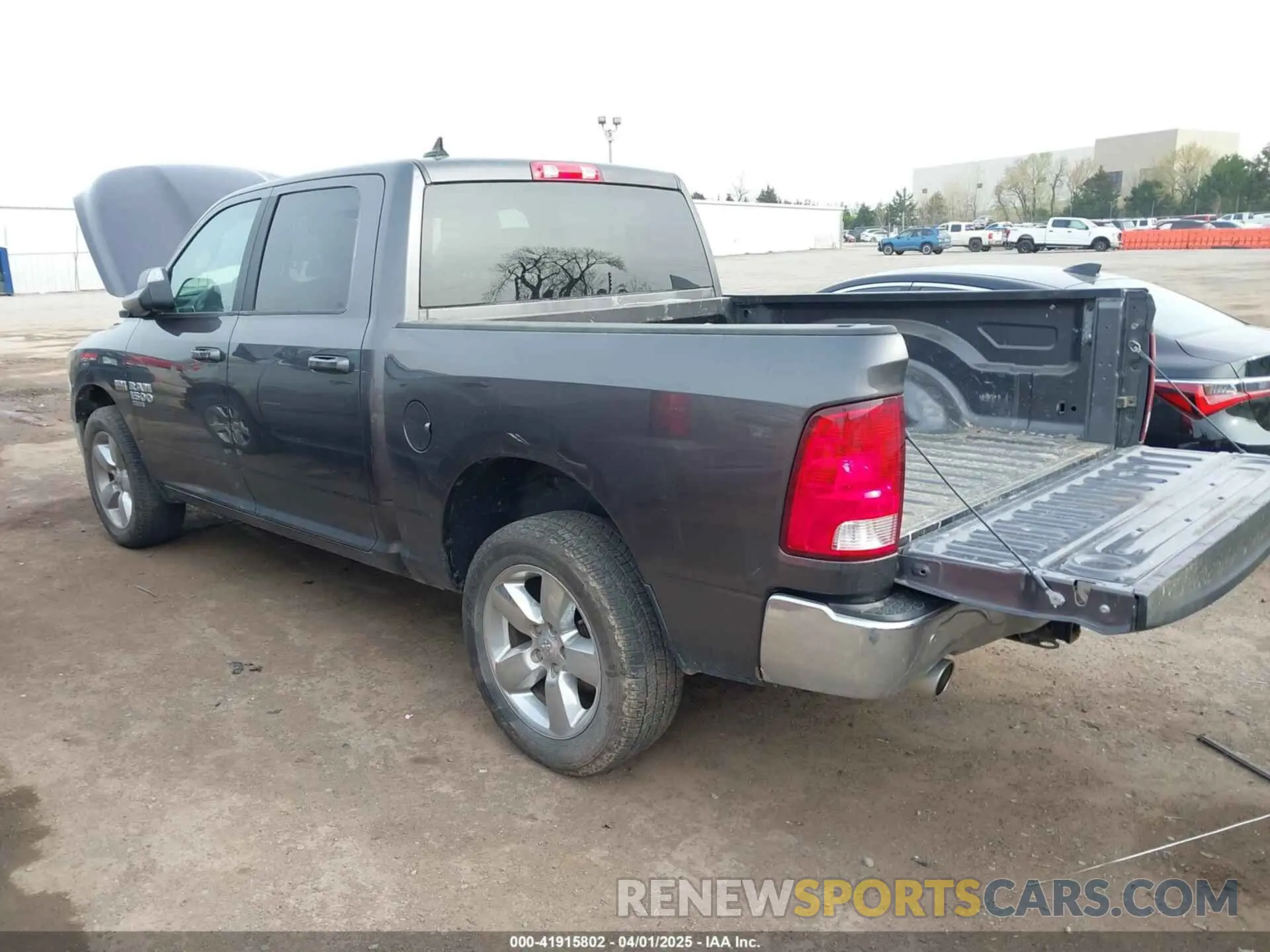3 fotografías del automóvil dañado 1C6RR7LT5KS533875 RAM 1500 CLASSIC 2019