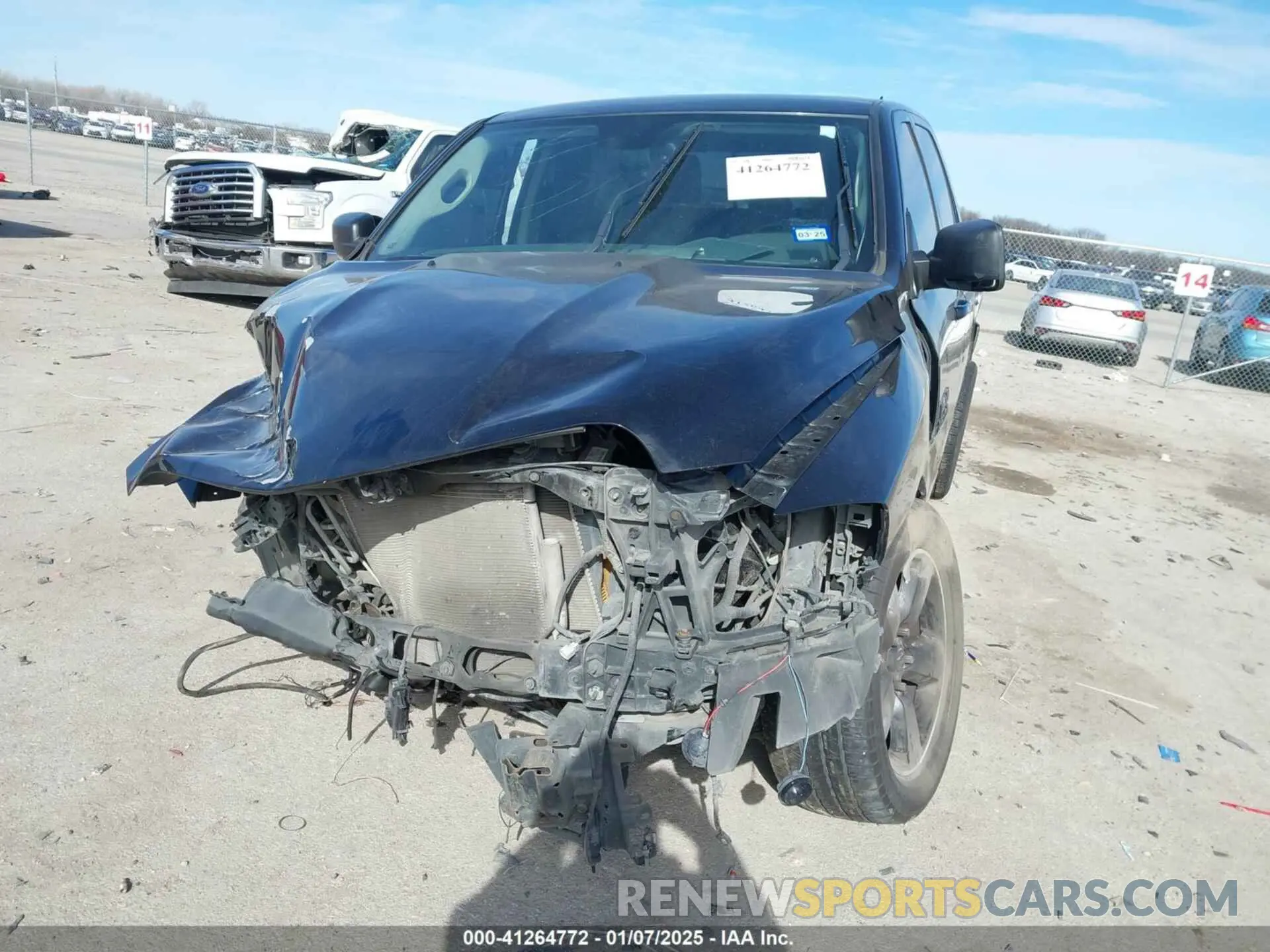 2 fotografías del automóvil dañado 1C6RR7LT6KS534632 RAM 1500 CLASSIC 2019