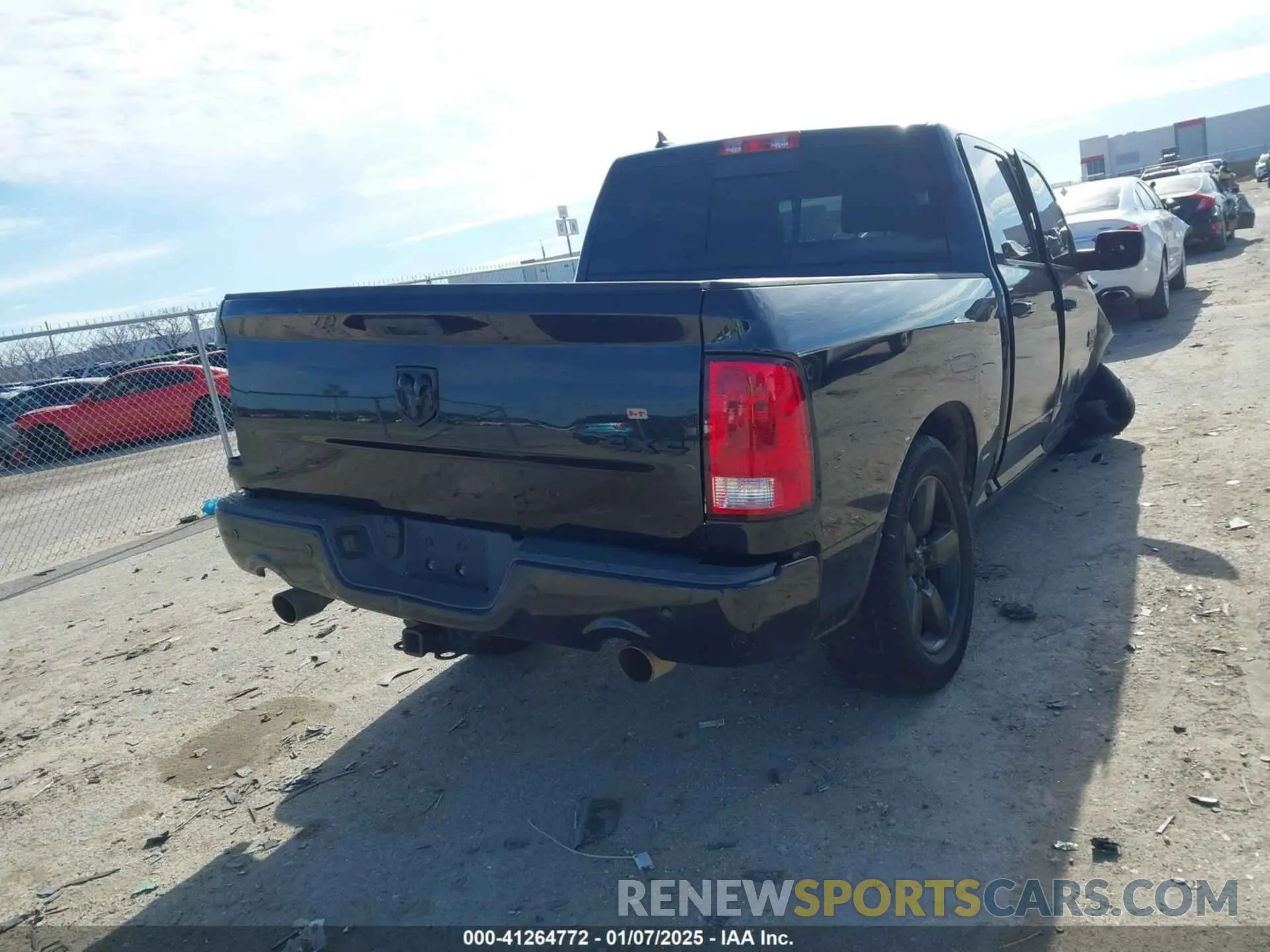 4 fotografías del automóvil dañado 1C6RR7LT6KS534632 RAM 1500 CLASSIC 2019