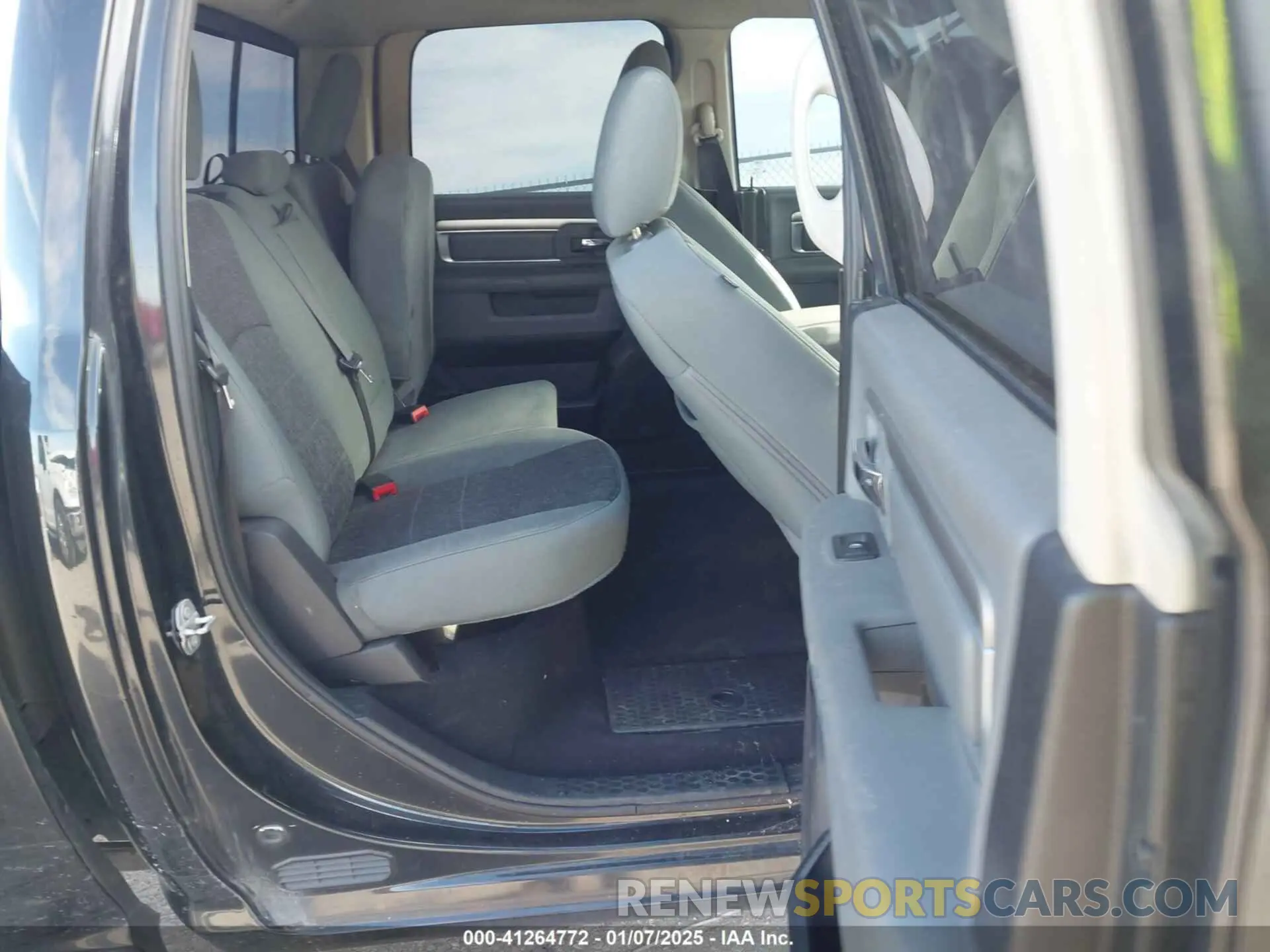 8 fotografías del automóvil dañado 1C6RR7LT6KS534632 RAM 1500 CLASSIC 2019