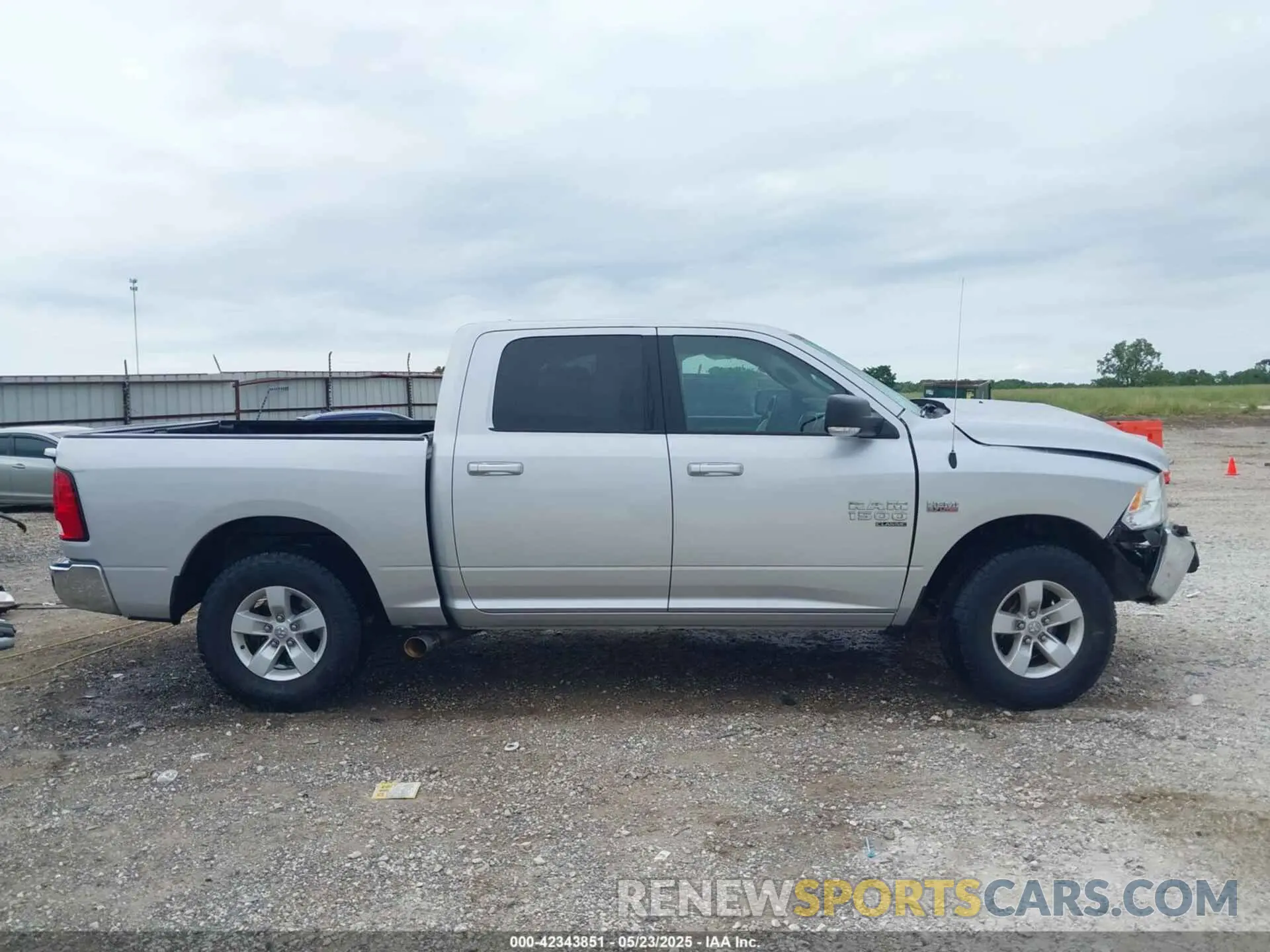 13 fotografías del automóvil dañado 1C6RR7LT6KS550104 RAM 1500 CLASSIC 2019