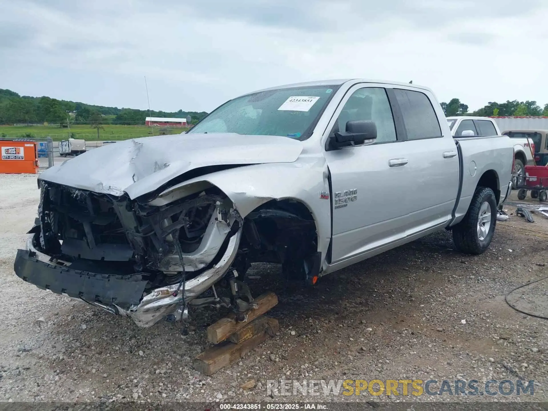2 fotografías del automóvil dañado 1C6RR7LT6KS550104 RAM 1500 CLASSIC 2019