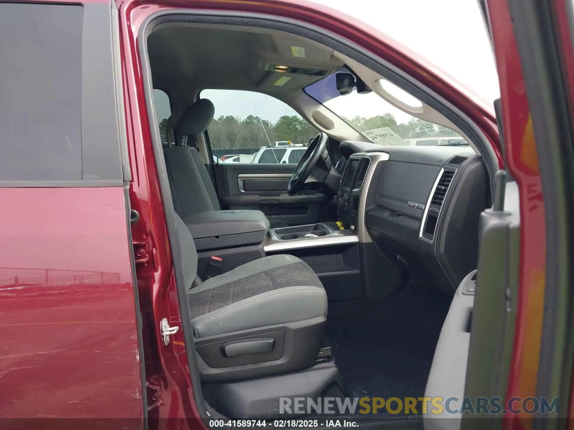 5 fotografías del automóvil dañado 1C6RR7LT6KS623925 RAM 1500 CLASSIC 2019