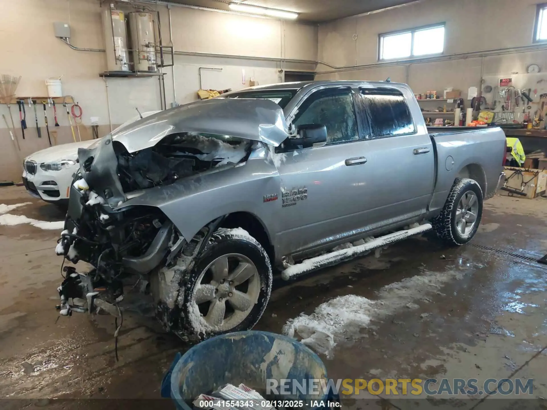 2 fotografías del automóvil dañado 1C6RR7LT6KS638926 RAM 1500 CLASSIC 2019