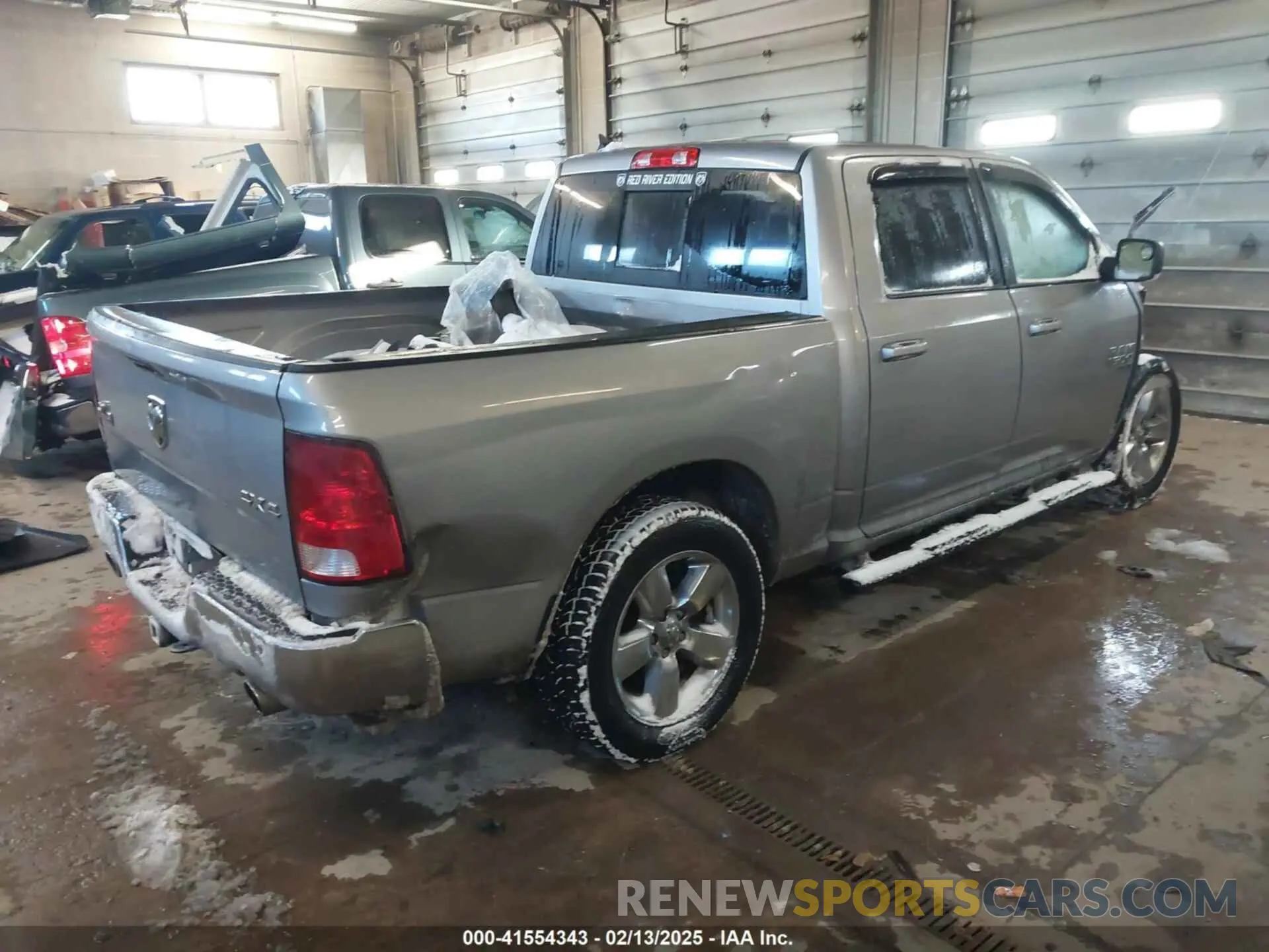 4 fotografías del automóvil dañado 1C6RR7LT6KS638926 RAM 1500 CLASSIC 2019