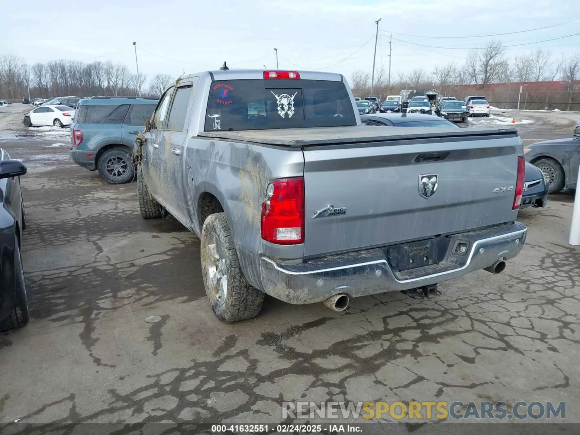 3 fotografías del automóvil dañado 1C6RR7LT7KS689674 RAM 1500 CLASSIC 2019