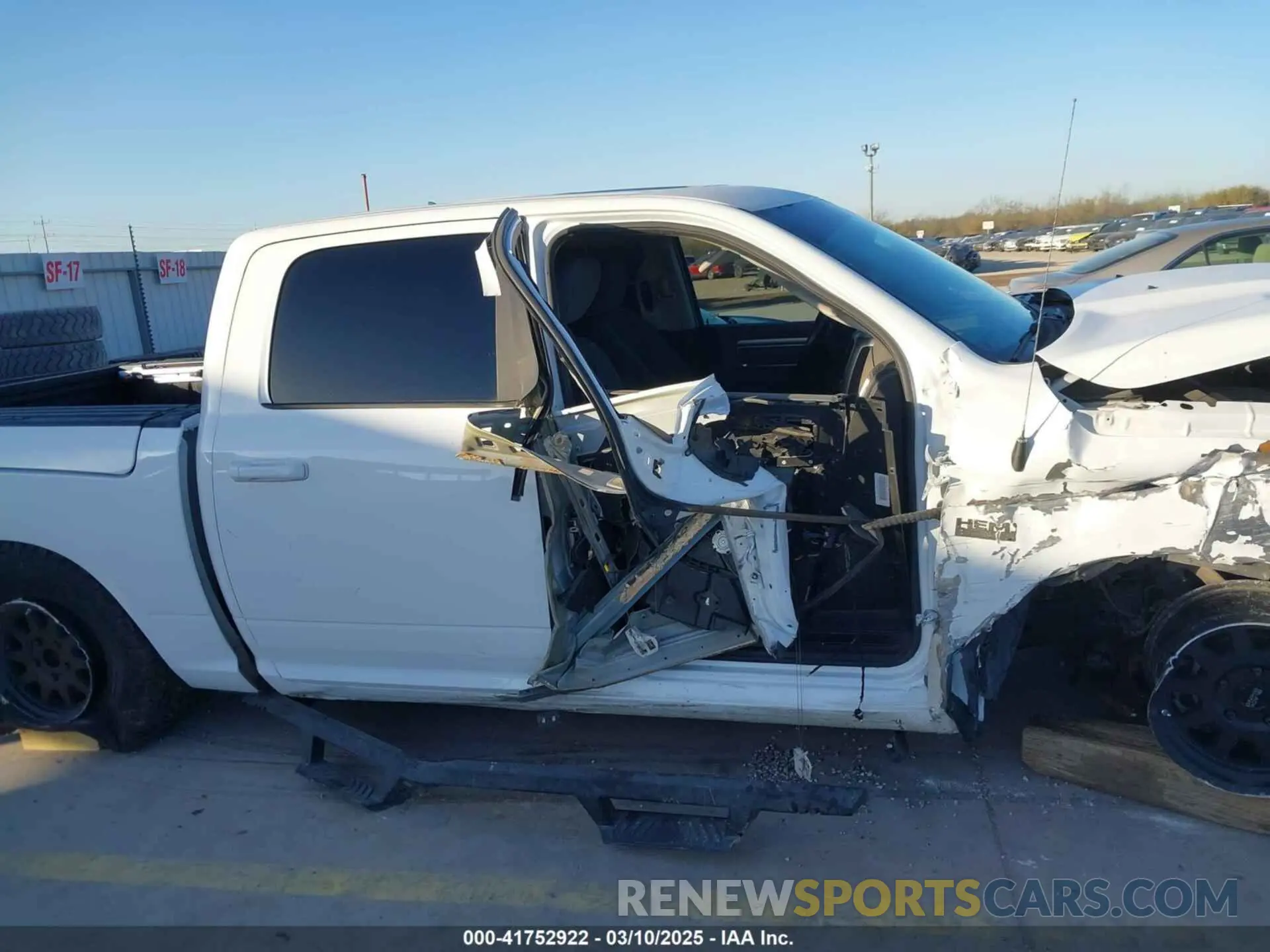 14 fotografías del automóvil dañado 1C6RR7LT9KS527190 RAM 1500 CLASSIC 2019