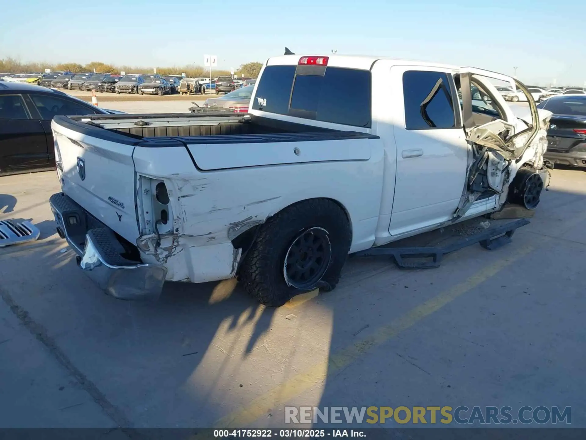 4 fotografías del automóvil dañado 1C6RR7LT9KS527190 RAM 1500 CLASSIC 2019