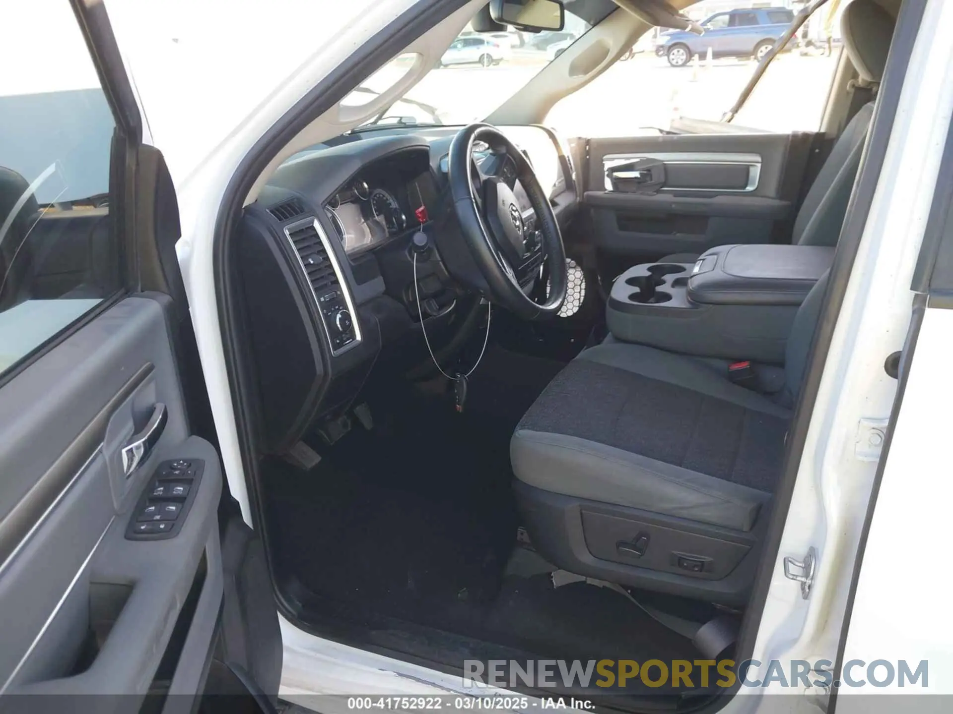 5 fotografías del automóvil dañado 1C6RR7LT9KS527190 RAM 1500 CLASSIC 2019