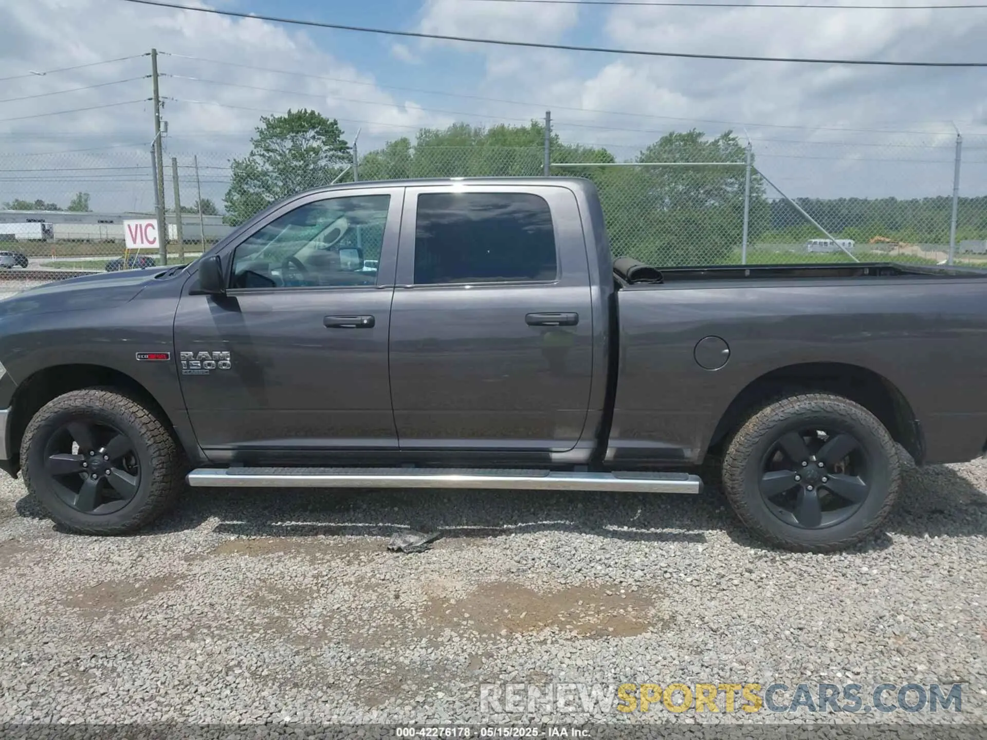14 fotografías del automóvil dañado 1C6RR7SM1KS696999 RAM 1500 CLASSIC 2019