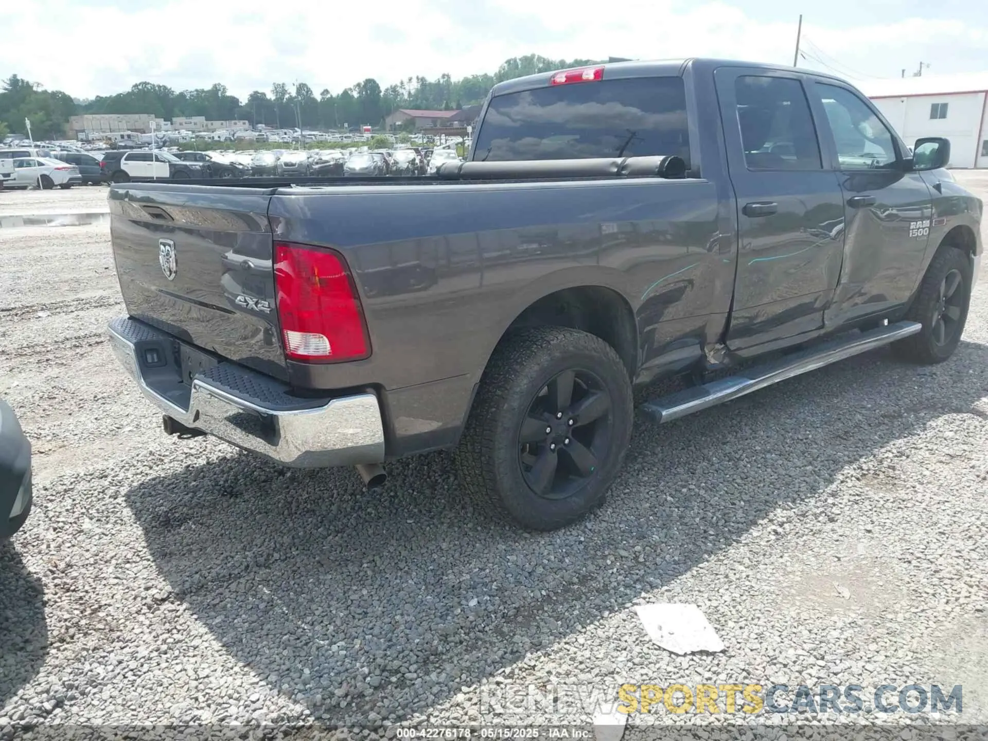 4 fotografías del automóvil dañado 1C6RR7SM1KS696999 RAM 1500 CLASSIC 2019