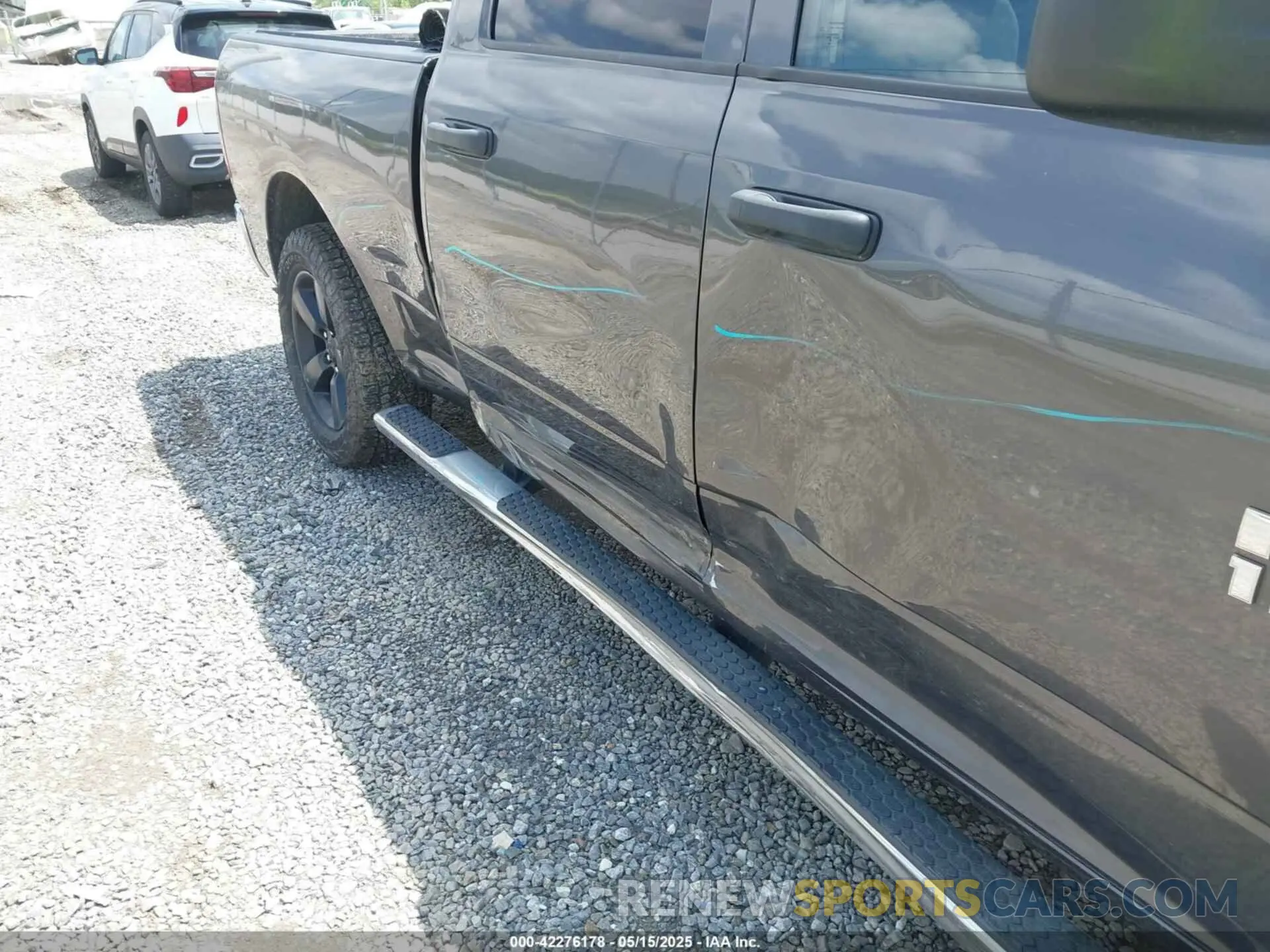 6 fotografías del automóvil dañado 1C6RR7SM1KS696999 RAM 1500 CLASSIC 2019