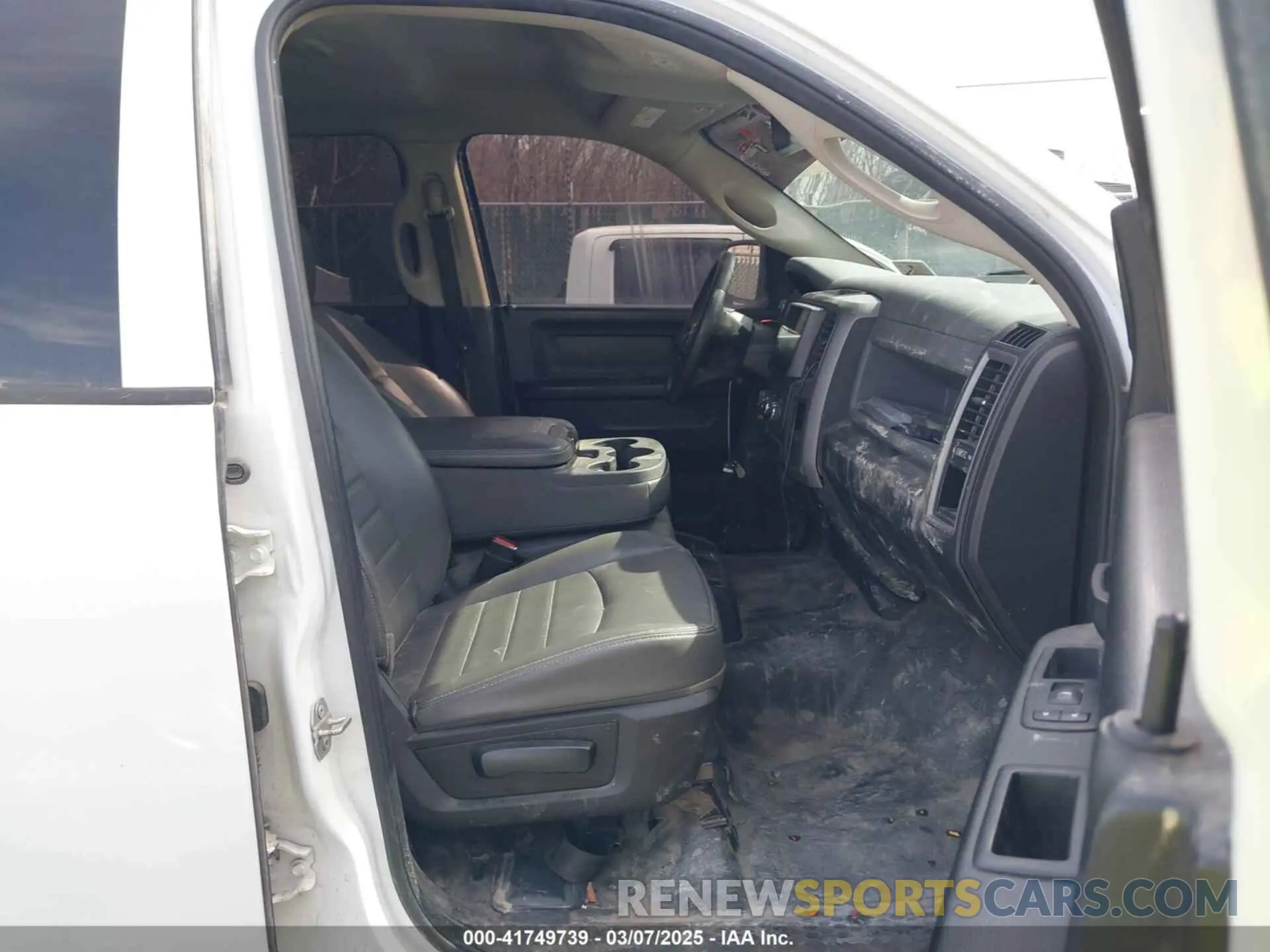 5 fotografías del automóvil dañado 1C6RR7ST2KS731153 RAM 1500 CLASSIC 2019
