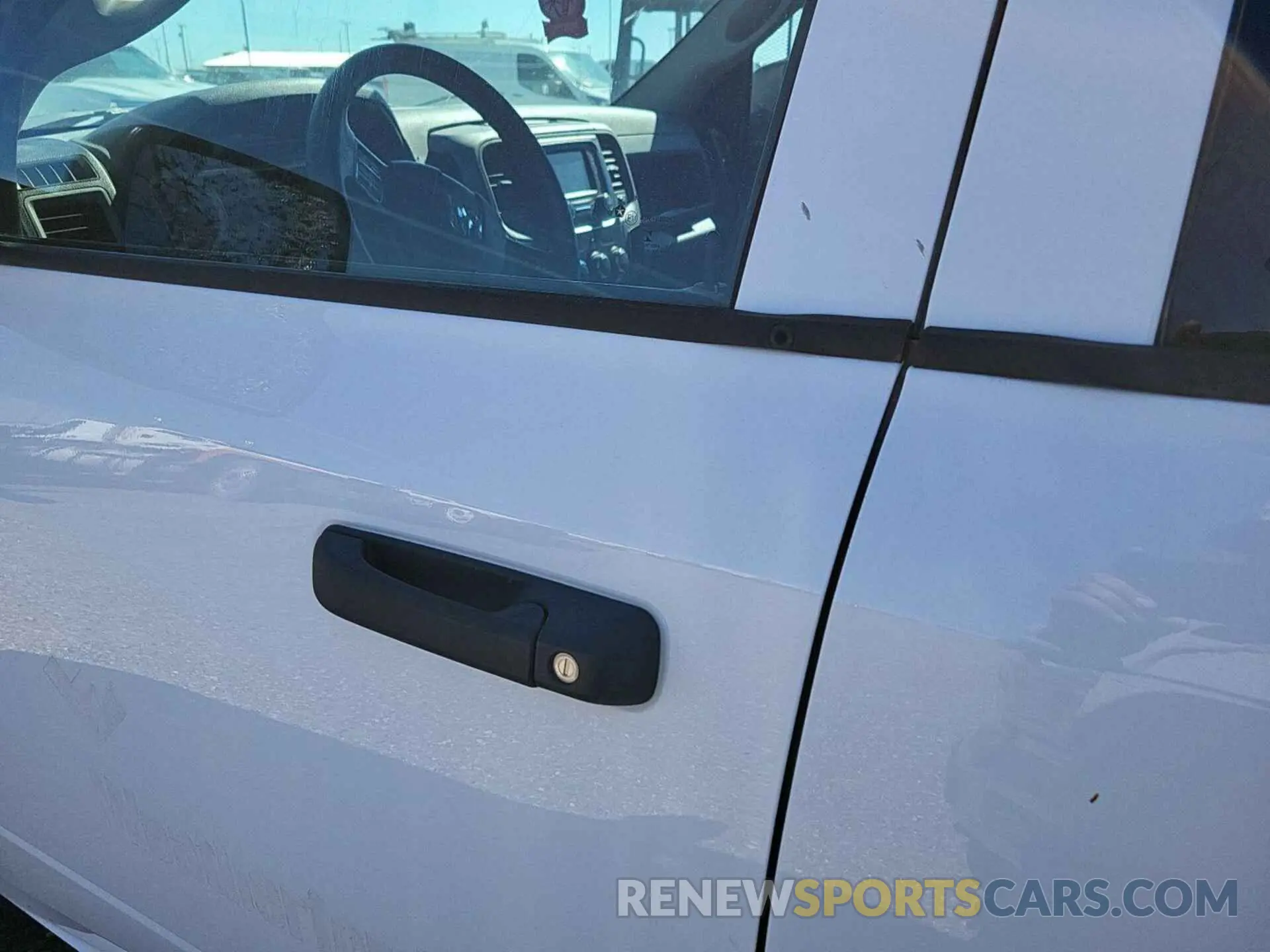 12 fotografías del automóvil dañado 1C6RR7ST7KS602650 RAM 1500 CLASSIC 2019