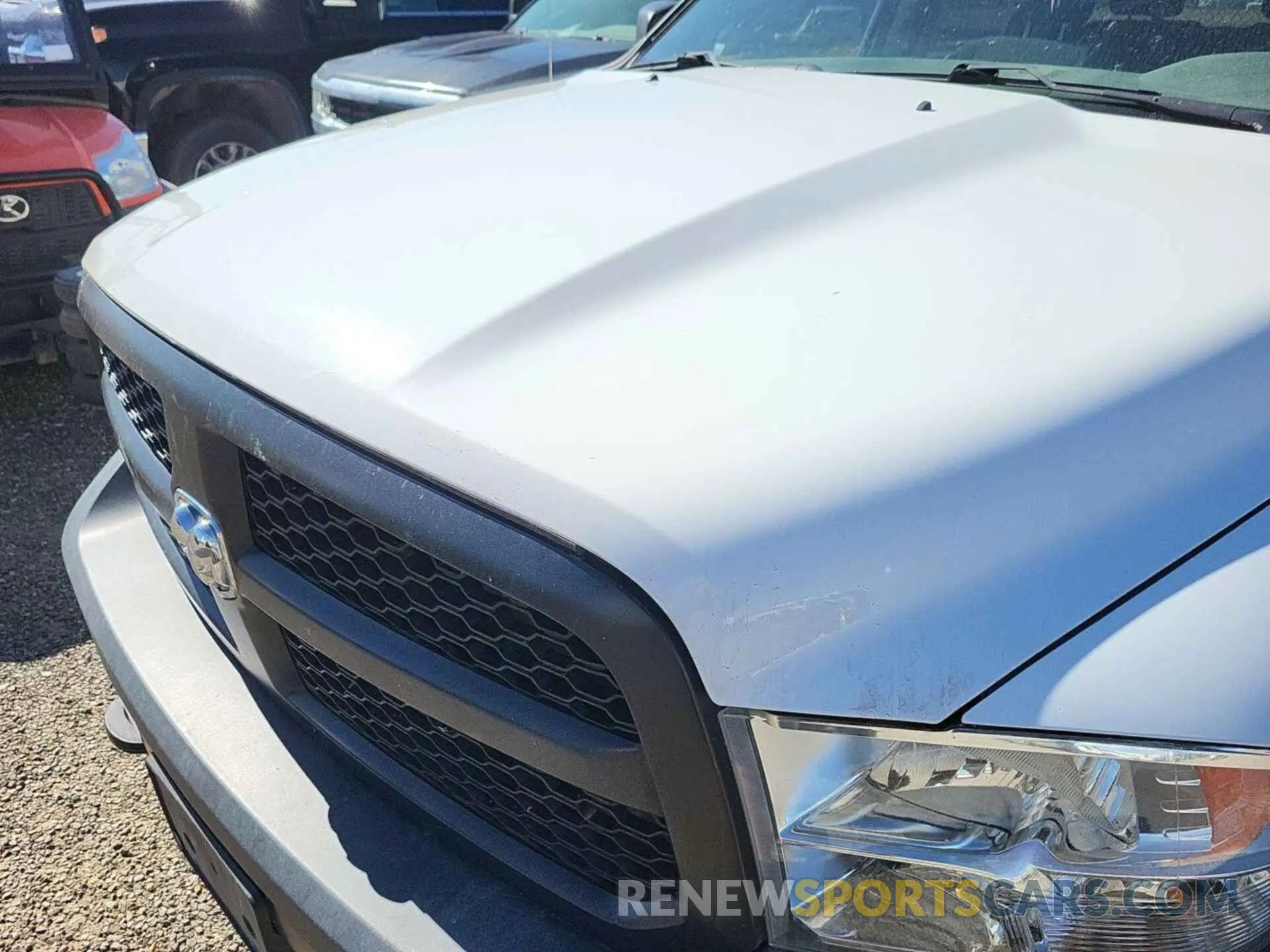 2 fotografías del automóvil dañado 1C6RR7ST7KS602650 RAM 1500 CLASSIC 2019