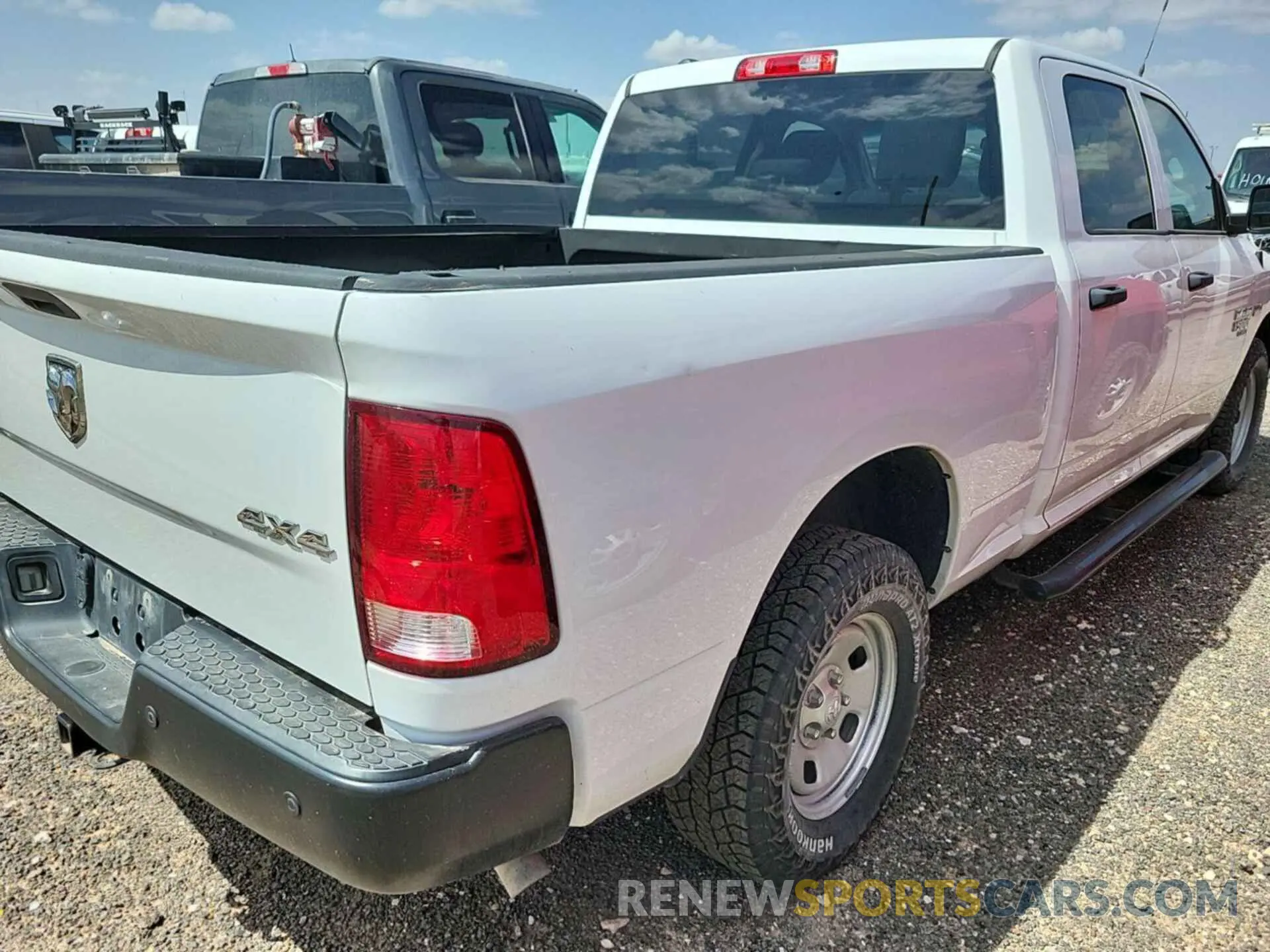 3 fotografías del automóvil dañado 1C6RR7ST7KS602650 RAM 1500 CLASSIC 2019
