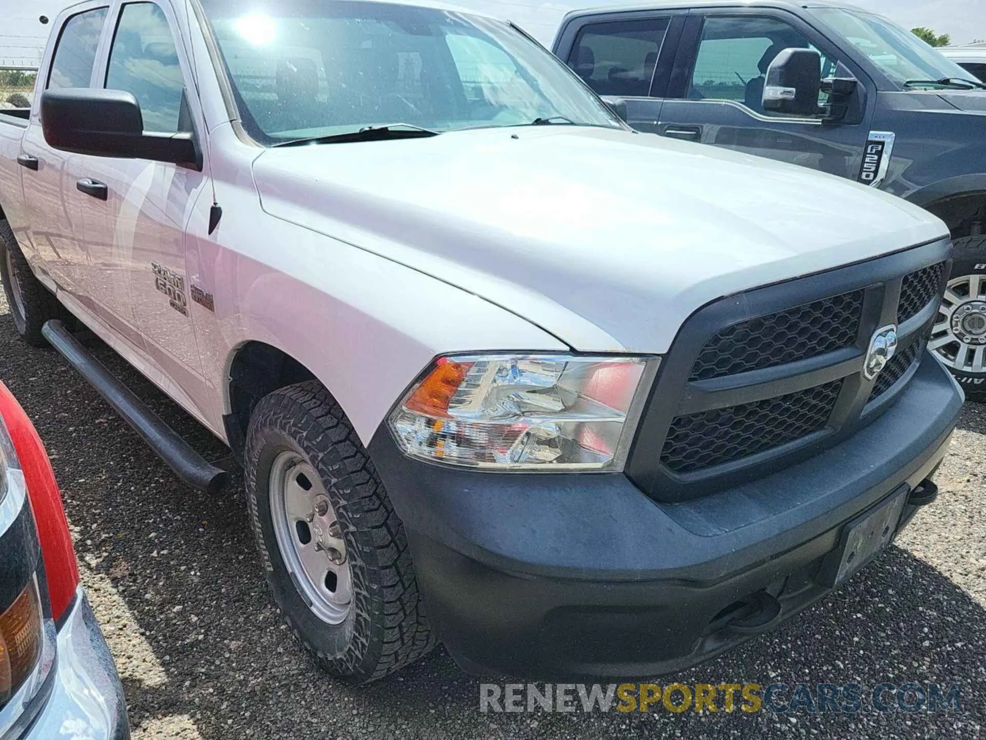 4 fotografías del automóvil dañado 1C6RR7ST7KS602650 RAM 1500 CLASSIC 2019