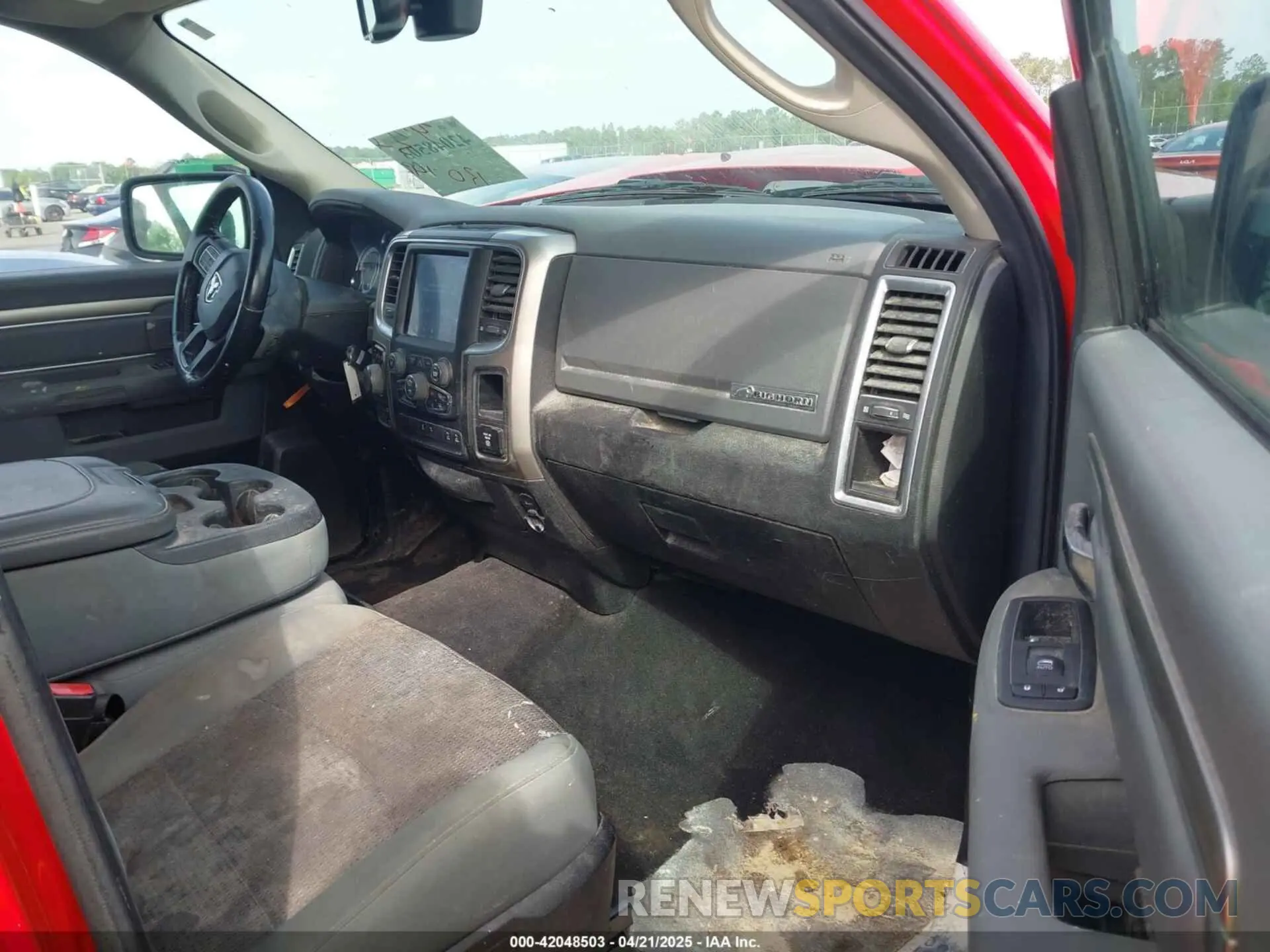 5 fotografías del automóvil dañado 1C6RR7TT0KS654569 RAM 1500 CLASSIC 2019