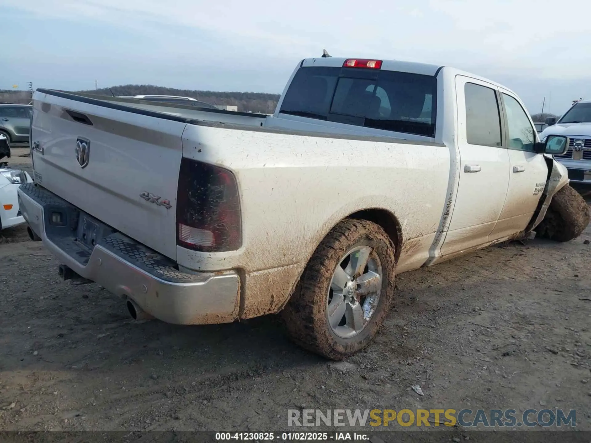 4 fotografías del automóvil dañado 1C6RR7TT1KS513056 RAM 1500 CLASSIC 2019