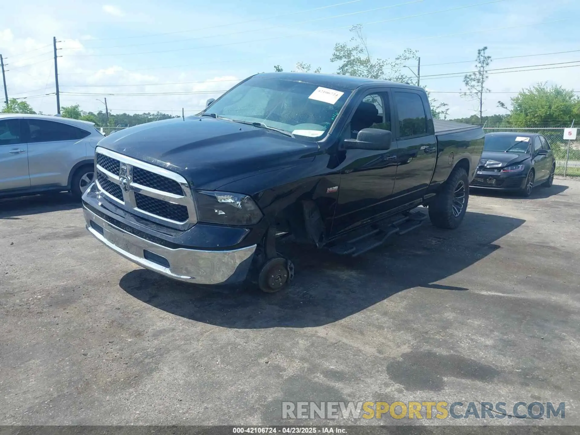 2 fotografías del automóvil dañado 1C6RR7TT8KS606205 RAM 1500 CLASSIC 2019