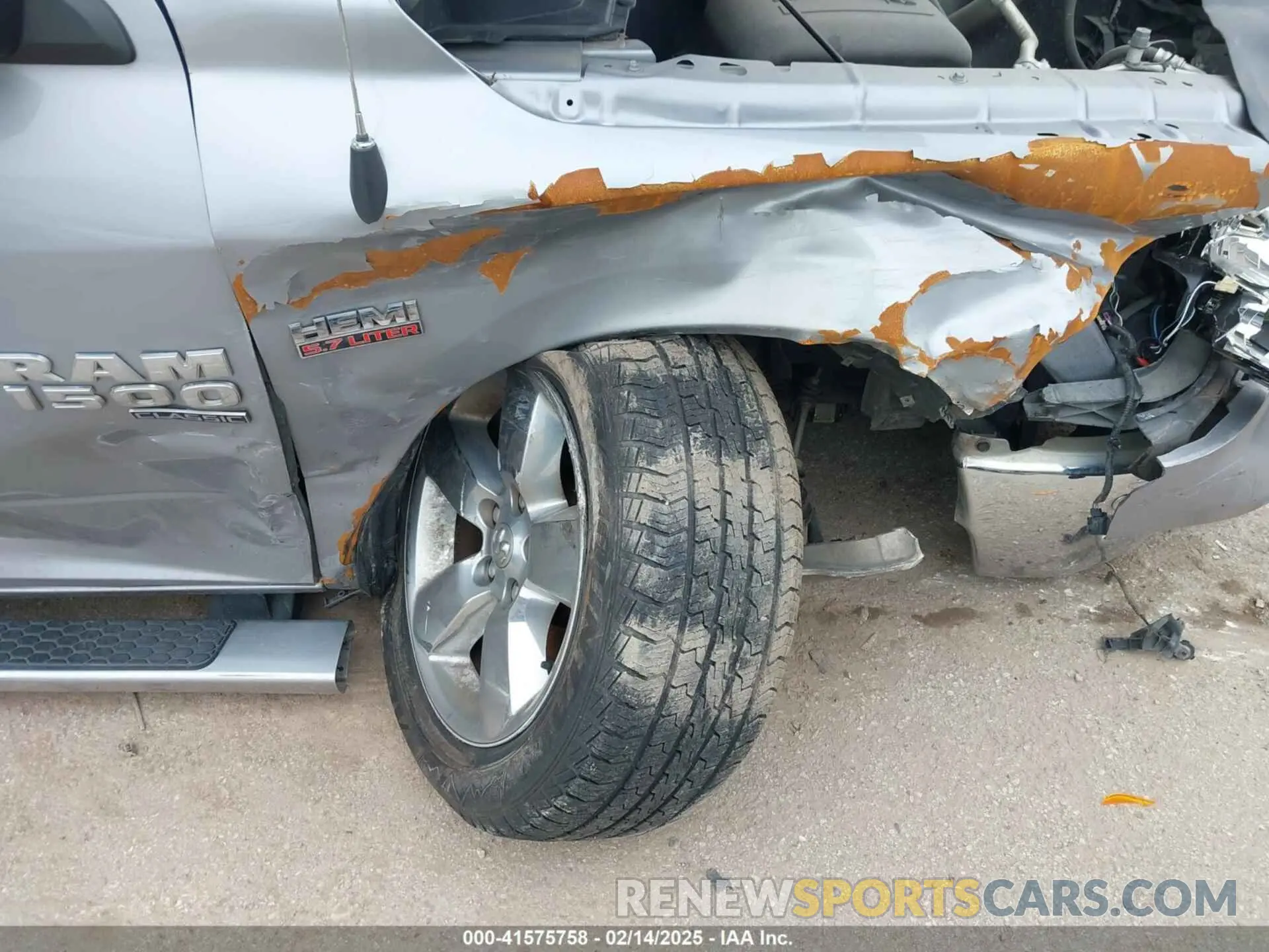 17 fotografías del automóvil dañado 1C6RR7TT8KS702867 RAM 1500 CLASSIC 2019