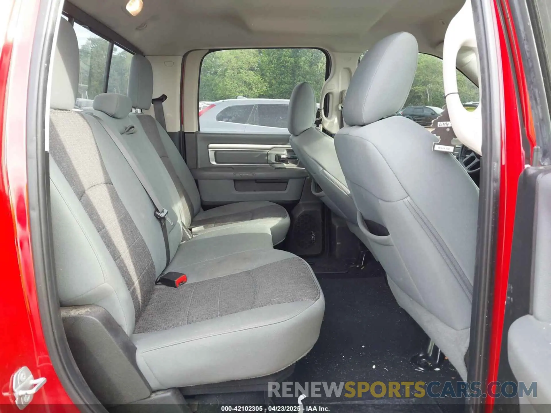 8 fotografías del automóvil dañado 1C6RR7TTXKS576155 RAM 1500 CLASSIC 2019