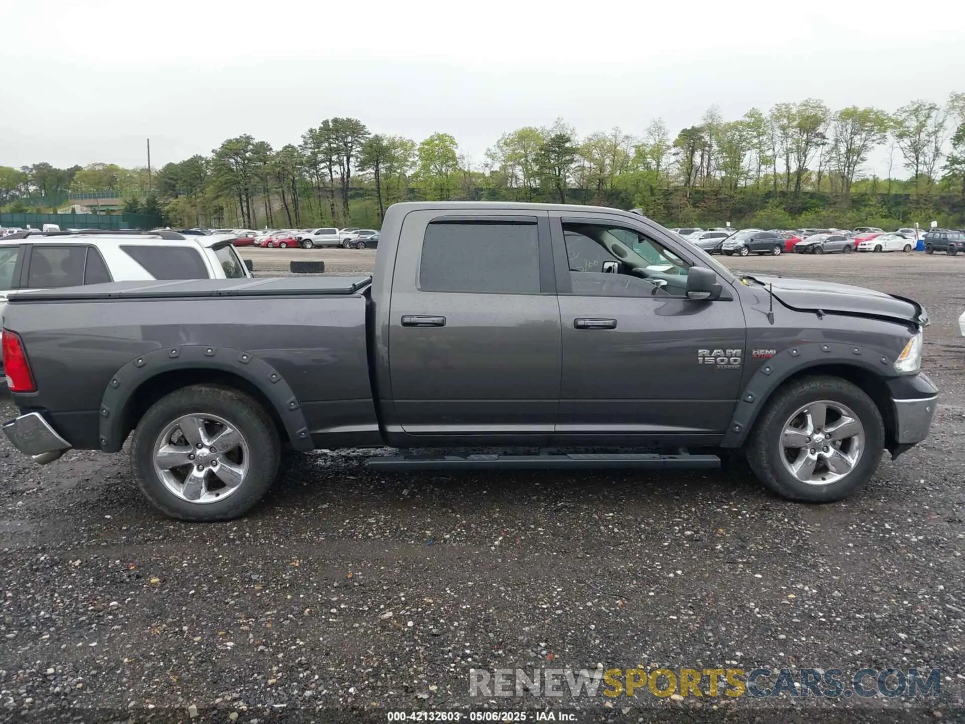 13 fotografías del automóvil dañado 1C6RR7TTXKS658743 RAM 1500 CLASSIC 2019