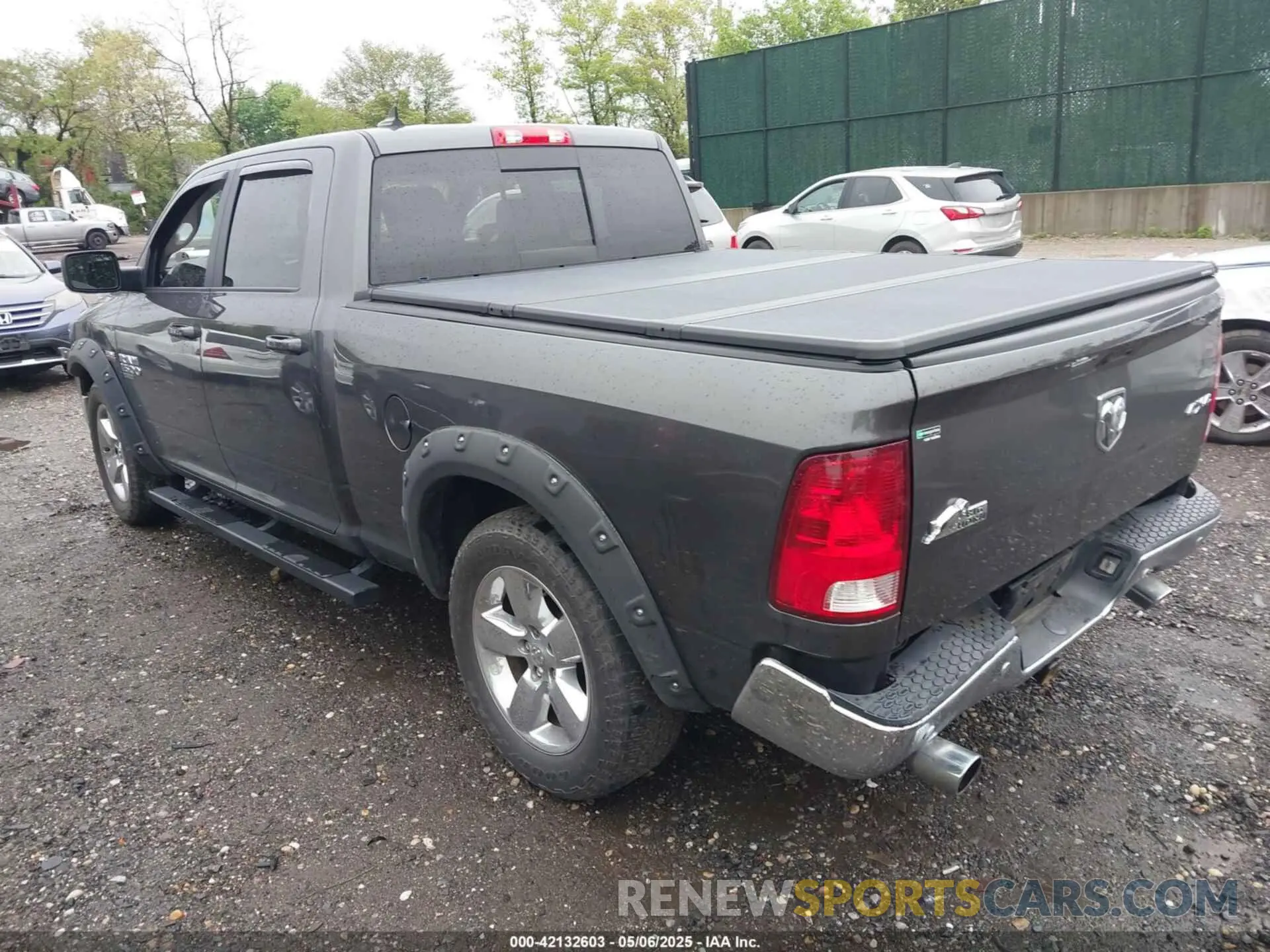 3 fotografías del automóvil dañado 1C6RR7TTXKS658743 RAM 1500 CLASSIC 2019