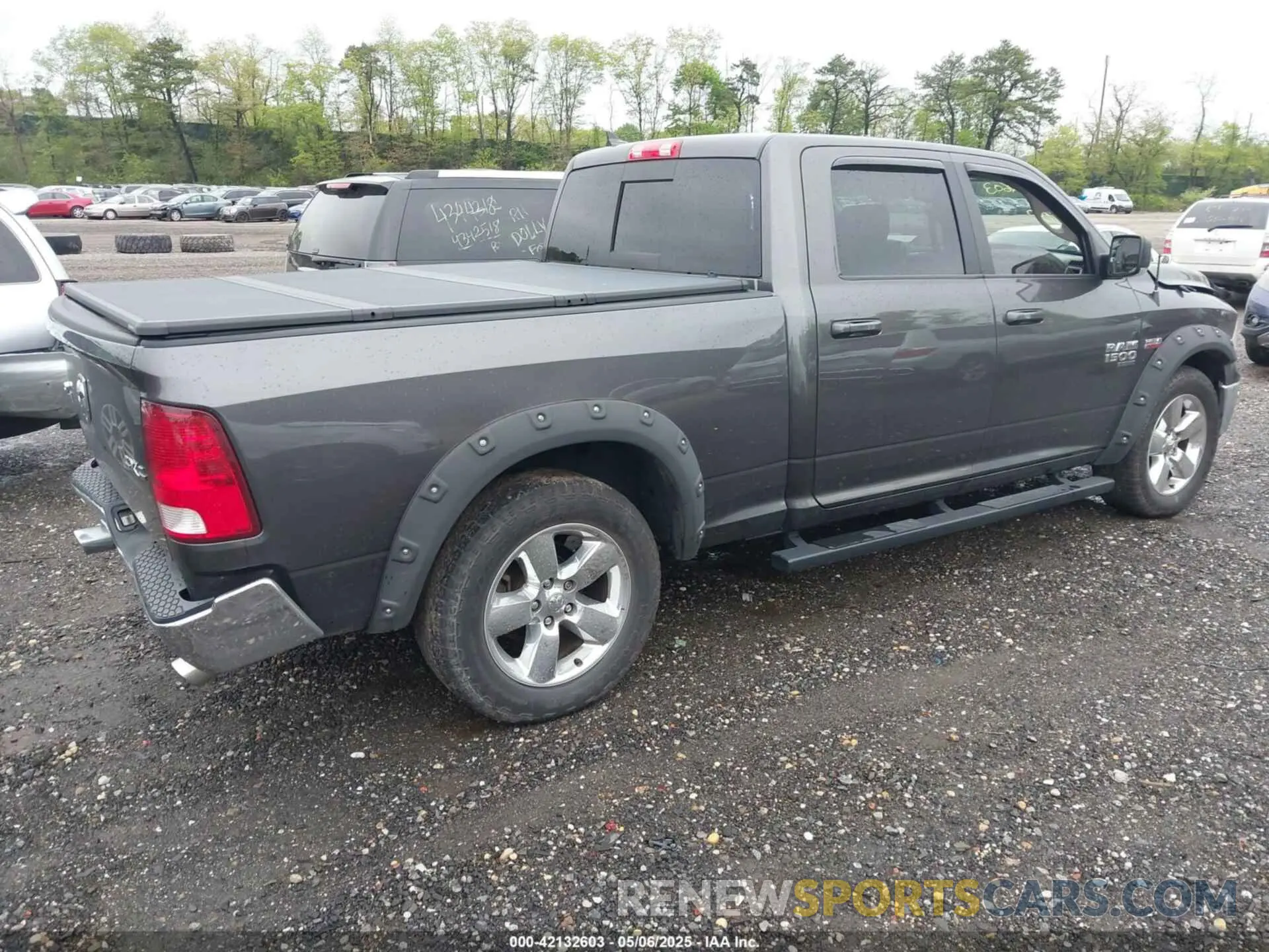 4 fotografías del automóvil dañado 1C6RR7TTXKS658743 RAM 1500 CLASSIC 2019